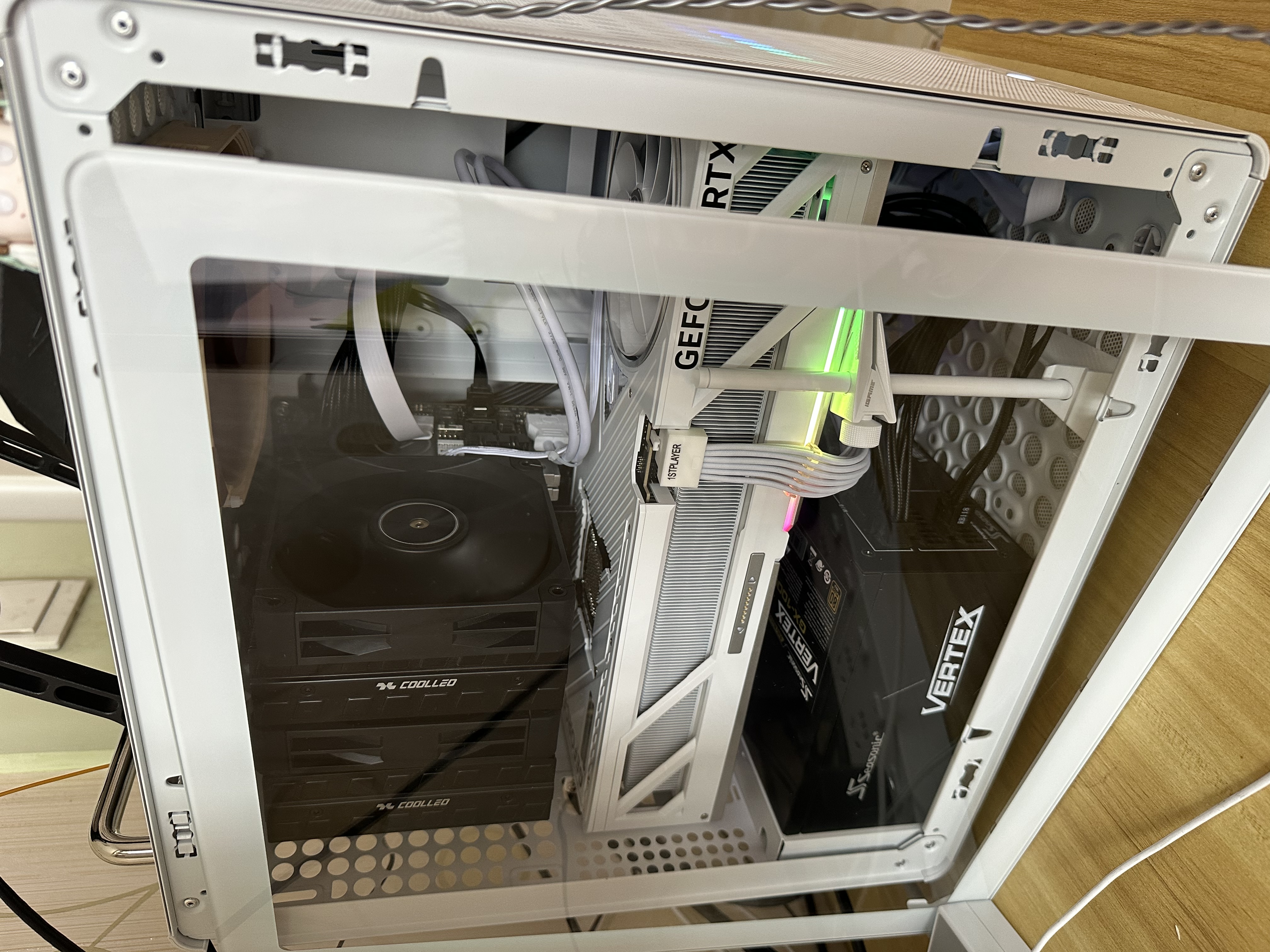 酷冷至尊（CoolerMaster）Qube酷方340 白色 MATX电脑机箱/双向自由放置/钢玻侧板/洞洞板创意机箱/预装风扇/240水冷位 实拍图
