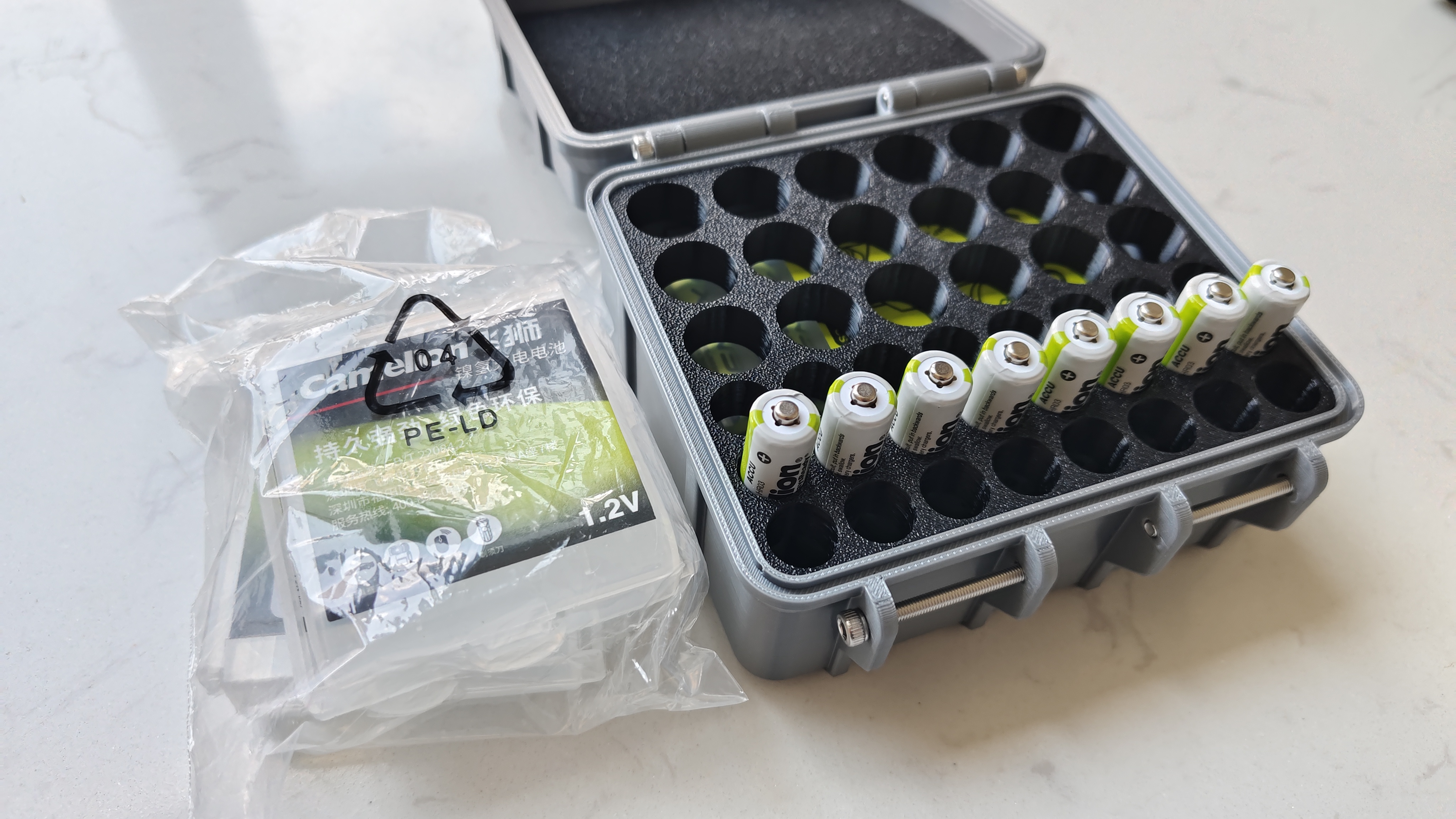 飞狮（Camelion）低自放镍氢充电电池 7号/七号/AAA 800毫安时4节 鼠标/键盘/遥控器/玩具/手电筒 实拍图