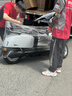 绿源（Luyuan）电动摩托车M7U74公里长续航国民好车60V5块铅酸电池大动力1000W电机电瓶车代步通勤云影灰 实拍图