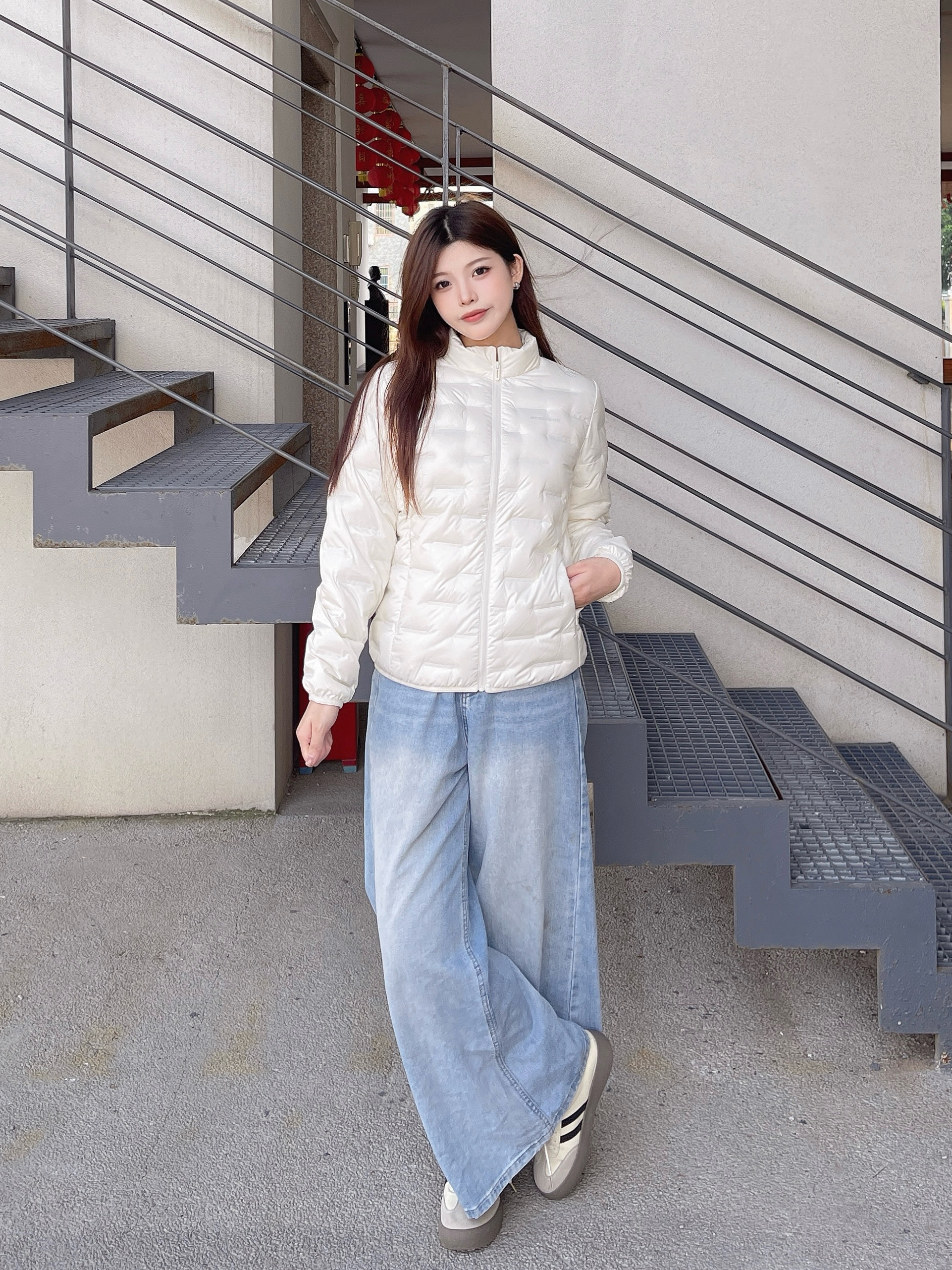 波司登26秋90轻暖鹅绒女款立领防风短款错格休闲外套B260135034 实拍图
