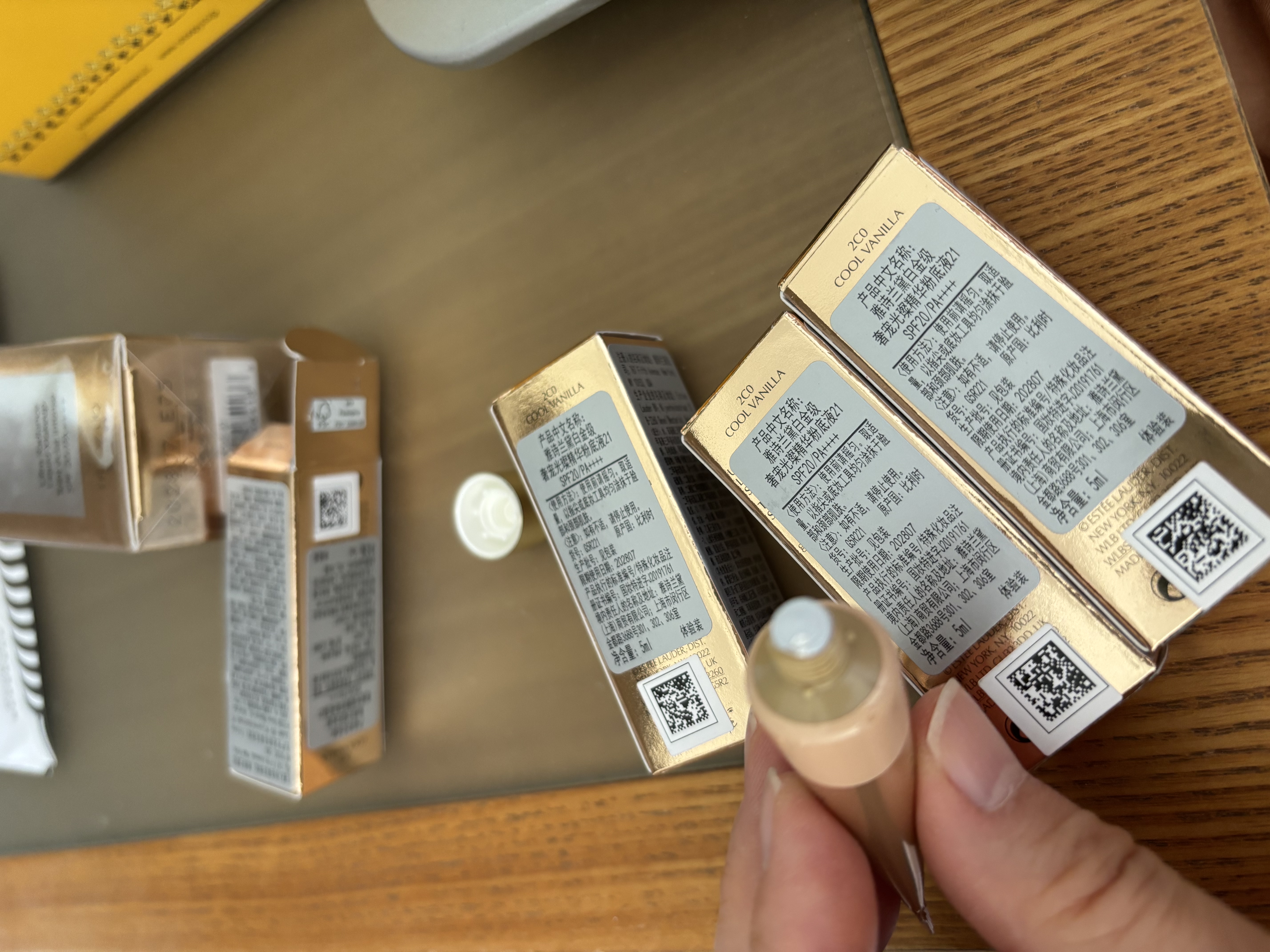 雅诗兰黛（Estee Lauder）白金级奢宠光璨精华粉底液SPF20/PA+++感恩礼遇 21号套装，买30ml享50ml+化妆刷 实拍图