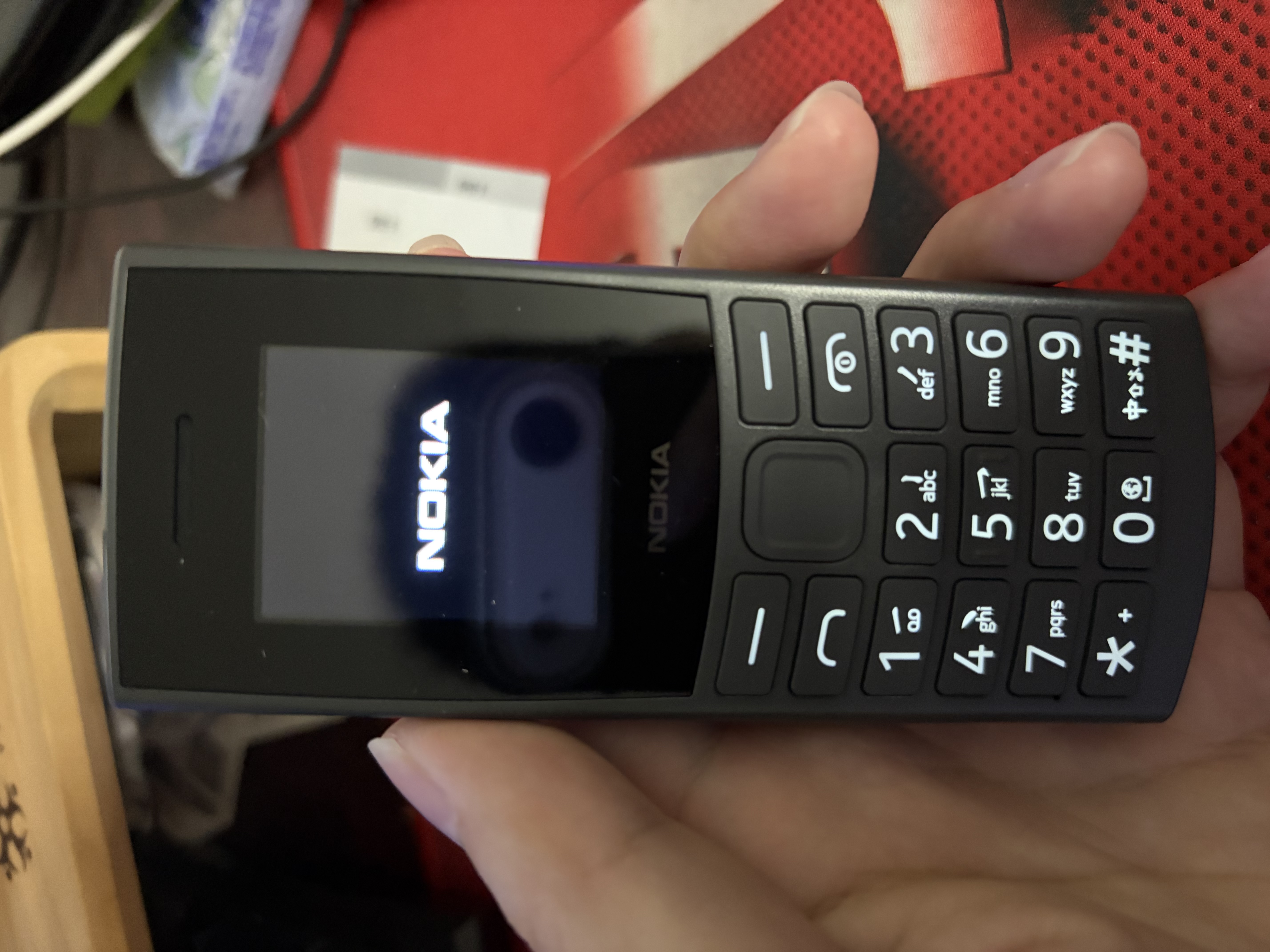 诺基亚【新款】诺基亚Nokia 105 4G 全网通 双卡双待 超长待机 大按键老人机 学生备用机功能机 黑色 官方标配 实拍图