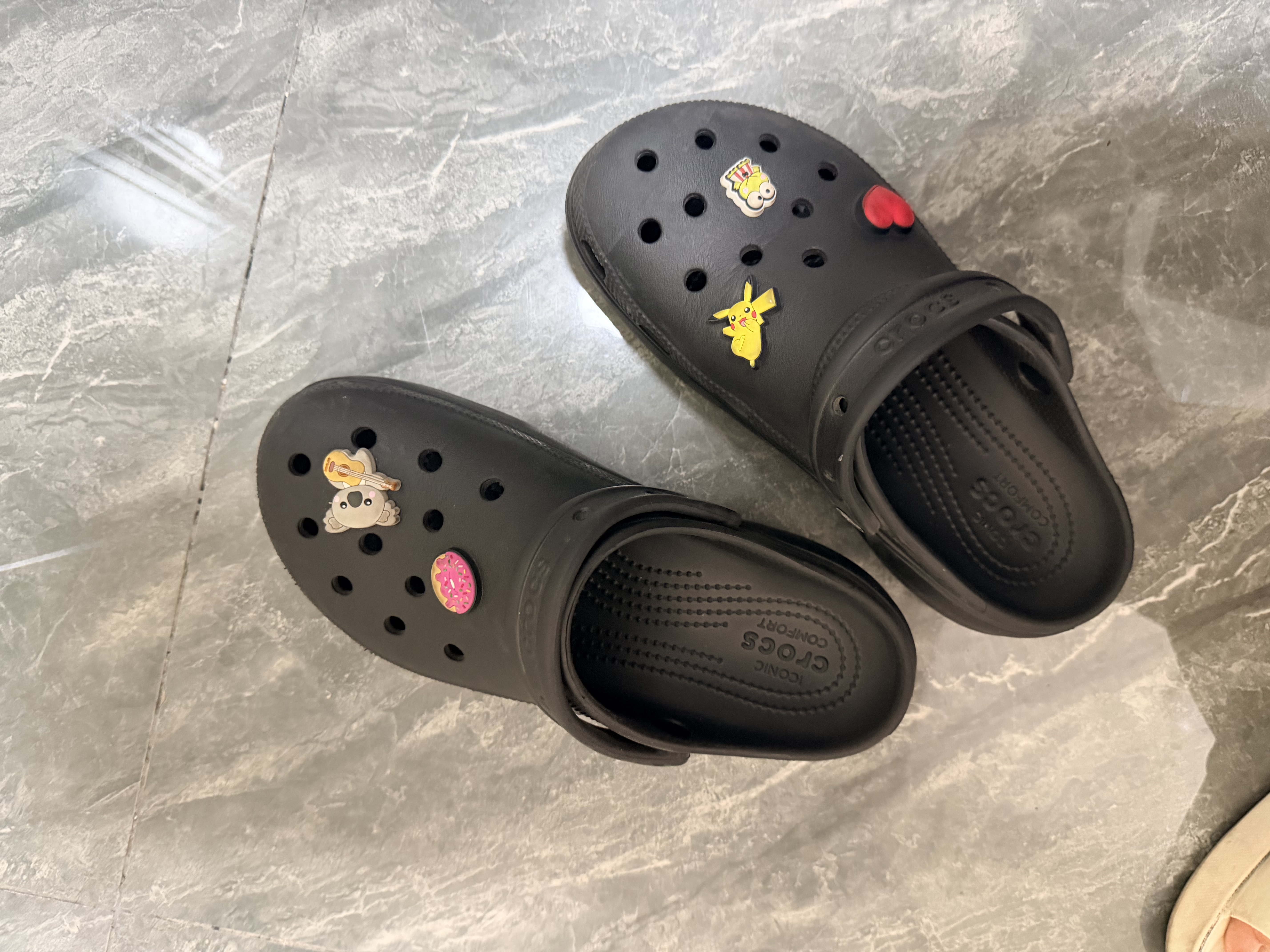 CROCS卡骆驰白鹿同款云朵洞洞鞋时尚百搭户外沙滩鞋|206750 黑色-001(含智必星) 39 (250mm) 实拍图