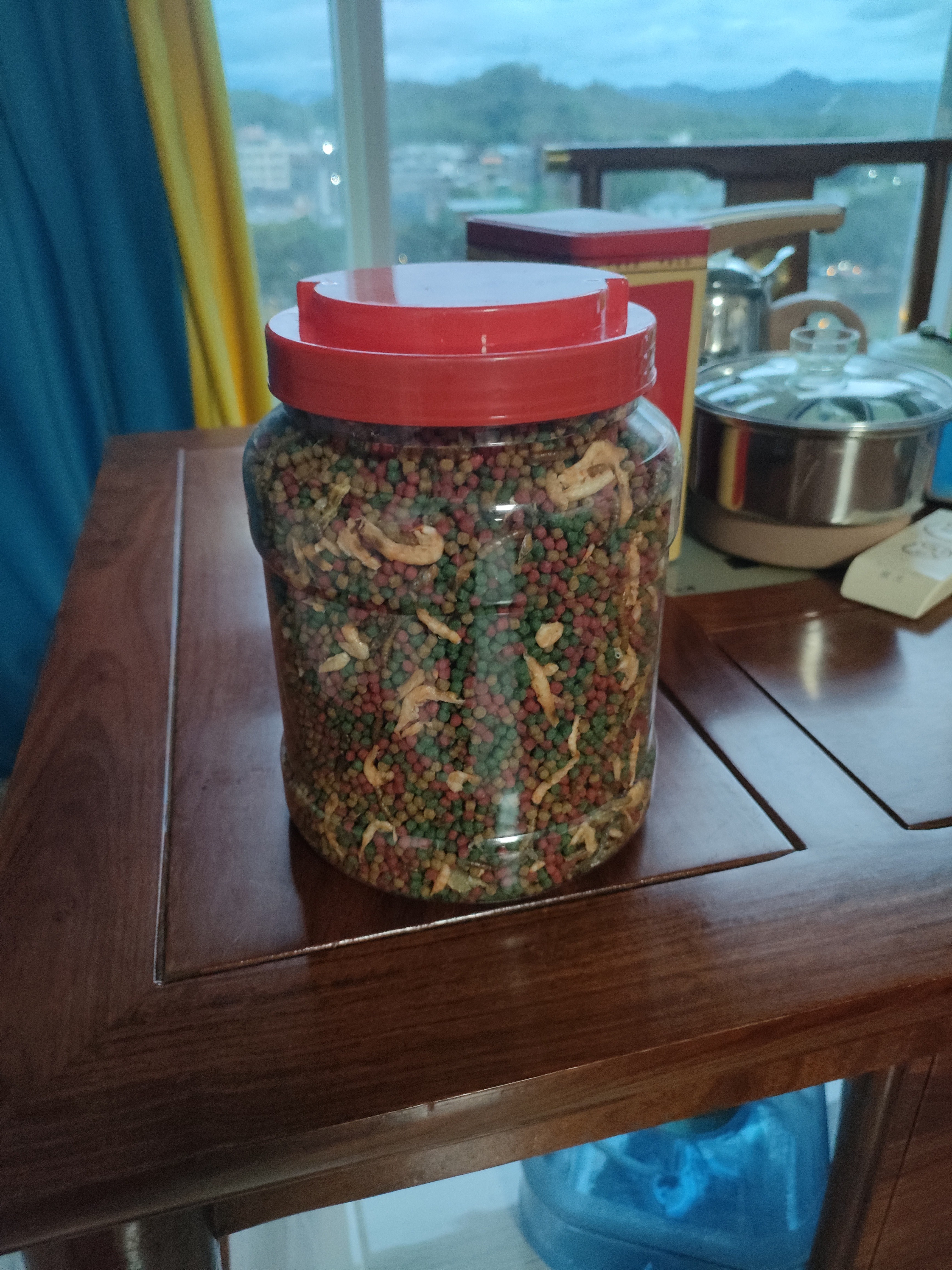 奈宠（NaiChong）小乌龟饲料通用龟粮鱼干虾干淡水巴西草龟料颗粒专用营养食物粮 六合一龟粮1000g桶装 中粒3mm【适合6-15厘米的龟】 实拍图