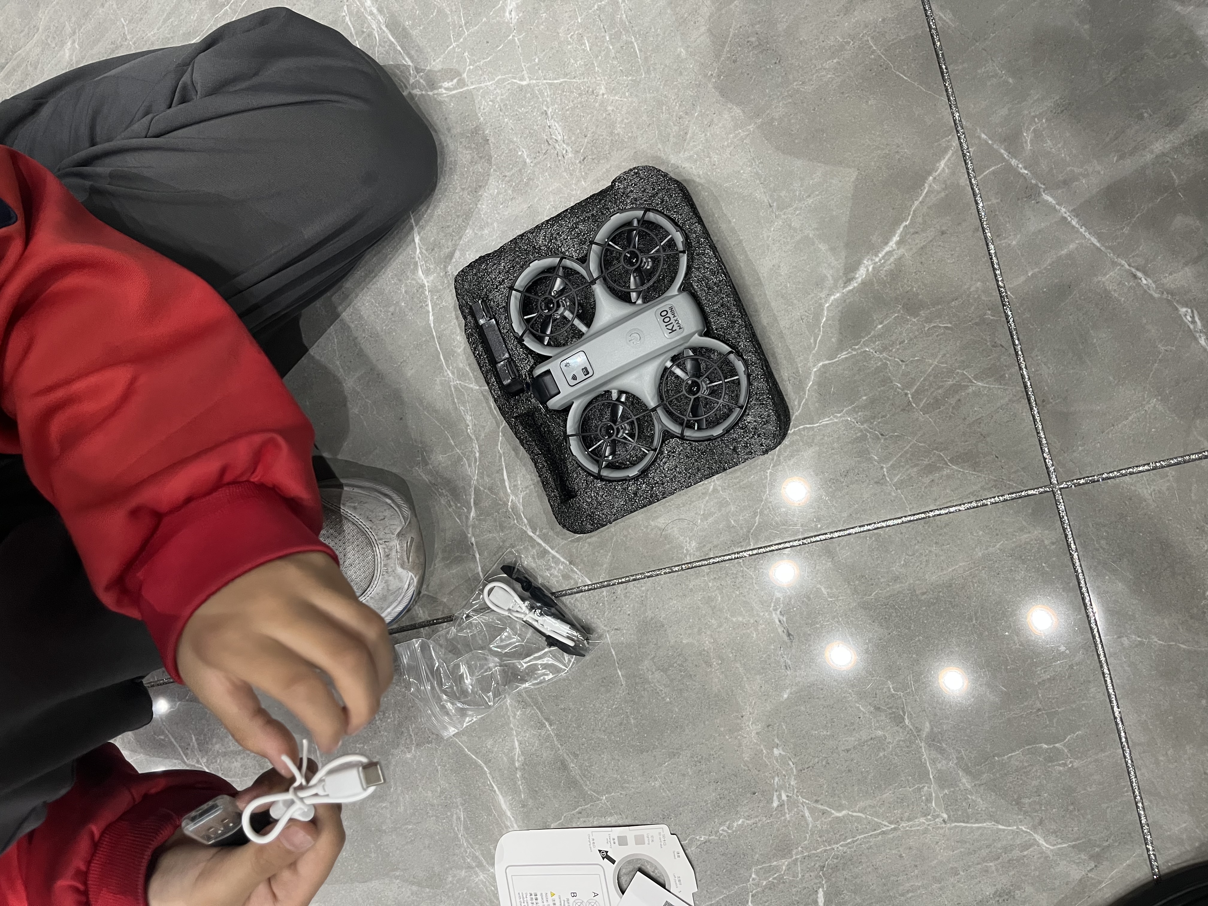 六一儿童节礼物无人机自带大屏幕迷你航拍器高清航拍神器遥控飞机男孩生日礼物穿越机摄影机无人机 带大屏幕-8K双摄【光流定位】灰白 2电池【收纳盒+易损件+玩坏换新】 实拍图