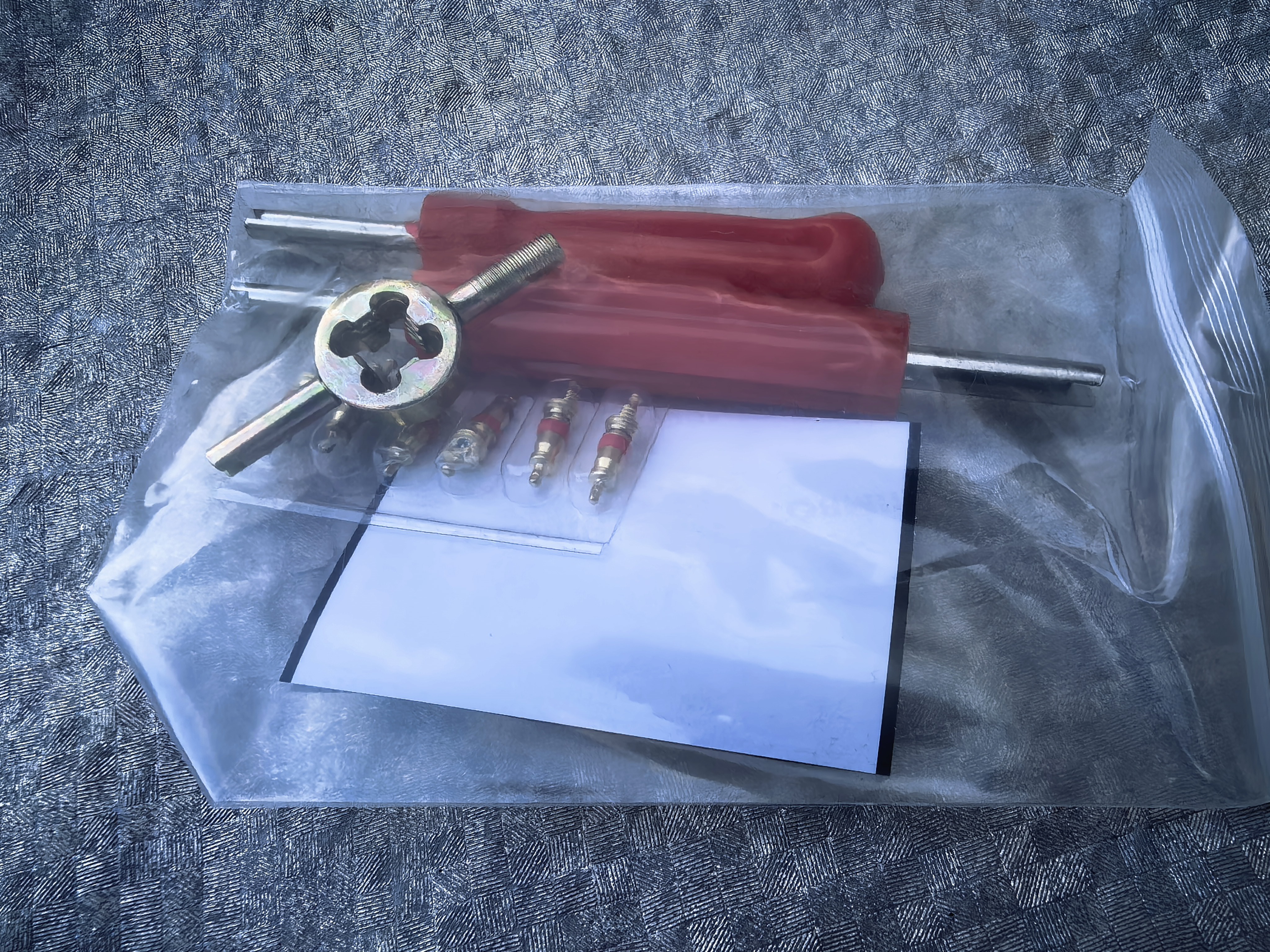 柏立希气门芯扳手 汽车自行车电动车大车真空轮胎气门芯扳手钥匙气嘴帽 实拍图