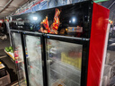 新飞 （Frestec）展示柜冷藏保鲜柜酒水饮料冰柜双开门冷藏柜酒店冷藏保鲜柜超市直冷玻璃门风冷无霜冰箱立式冷柜 大三门黑红上机1300L【4D风冷无霜】1.8米 实拍图