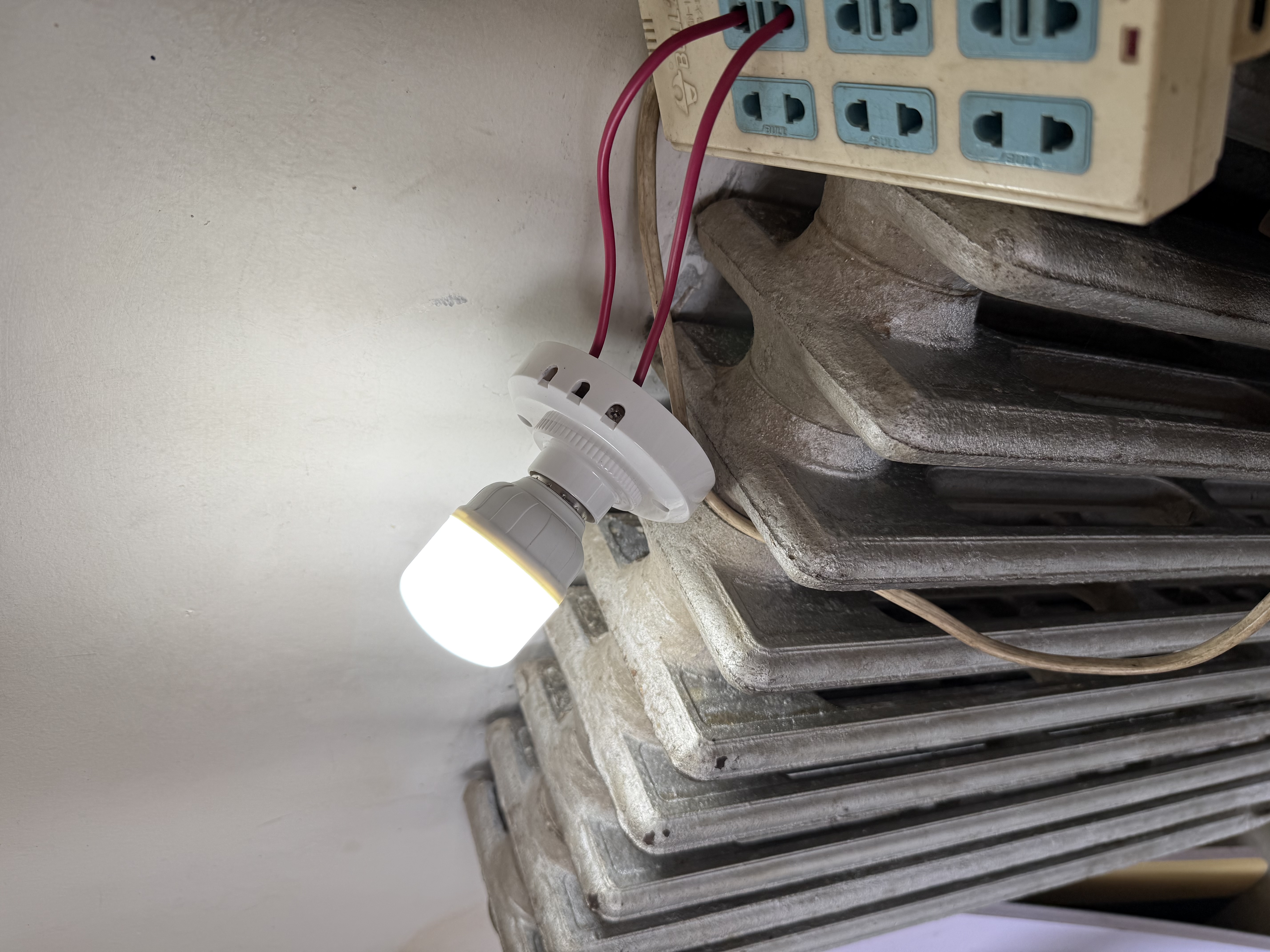 德力西（DELIXI）LED球泡楼道感应节能灯E27螺口灯头声光控灯座(不含灯泡）单只装 实拍图