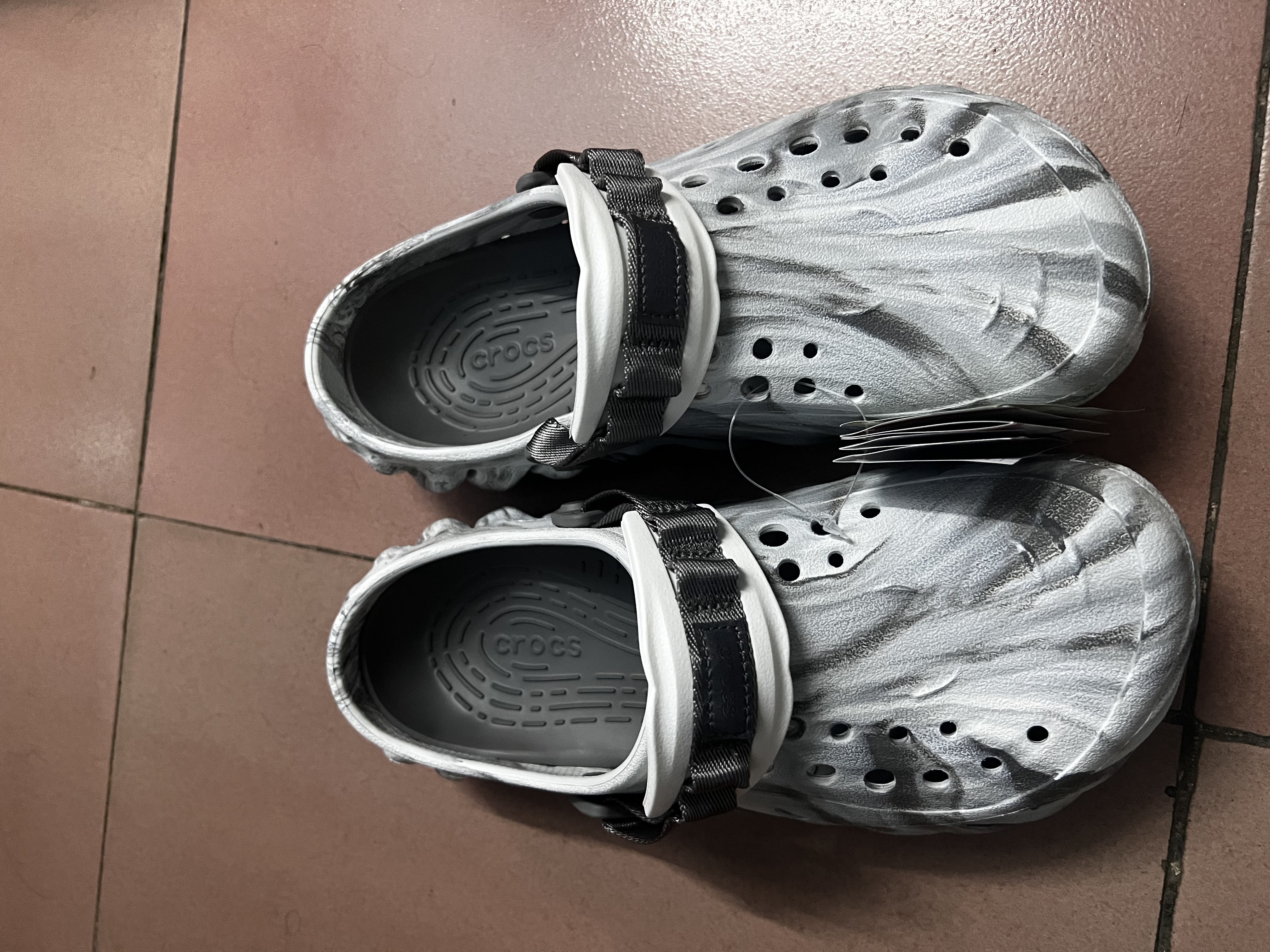 卡骆驰（CROCS）波波大理石纹洞洞鞋舒适轻便男沙滩鞋包头拖鞋女鞋|208454 月光灰/彩色-1NL 43 (270mm) 实拍图