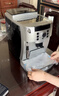 德龙（Delonghi） 意式咖啡机家用全自动研磨一体萃取一键式美式咖啡奶泡机现磨自动清洗洗豆/粉双用ECAM22.110 22.110【银色】 实拍图