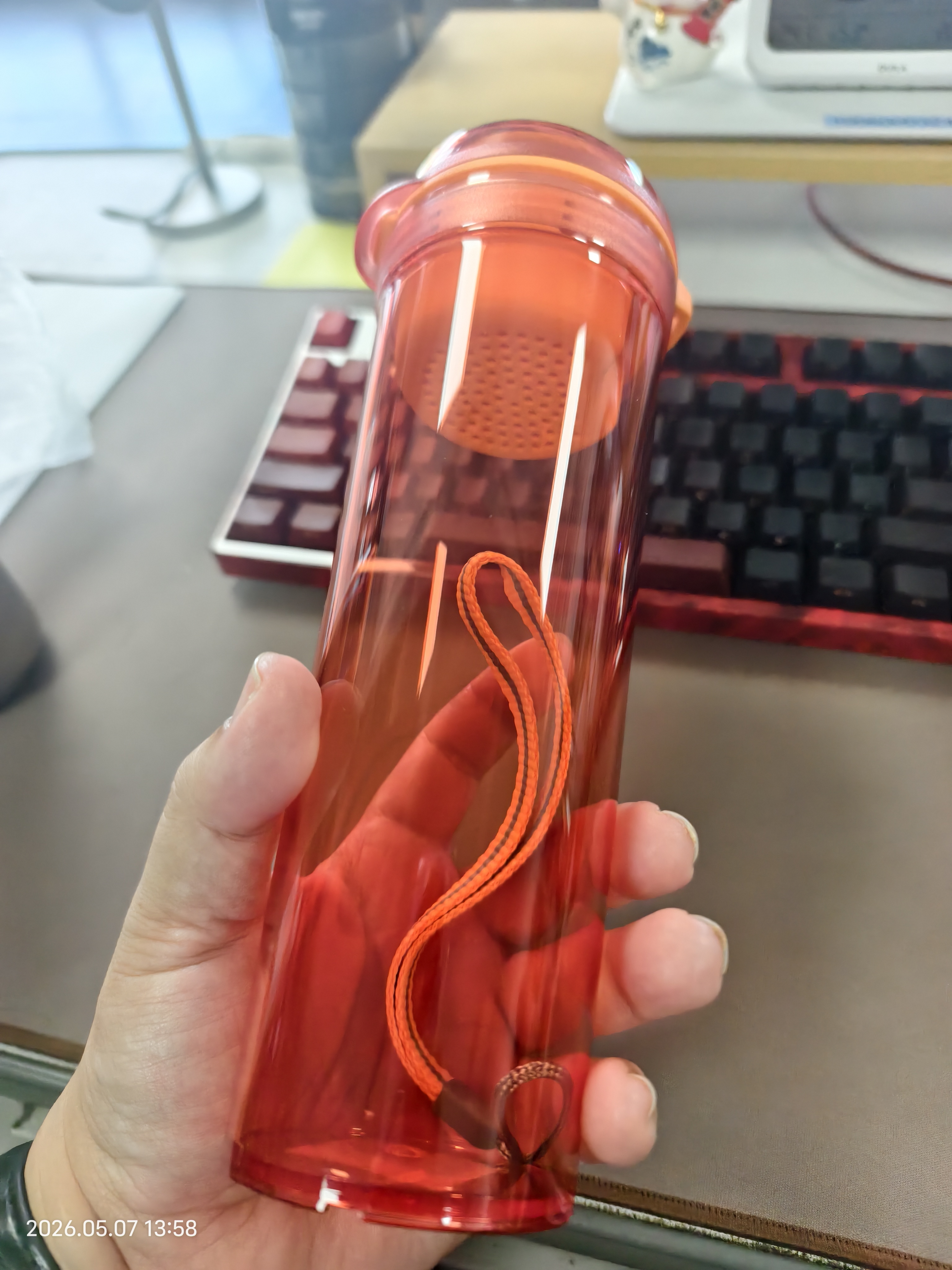 特百惠（Tupperware）晶彩MAX塑料杯600ml 男女士学生运动水杯子大容量泡茶杯 西柚红 实拍图
