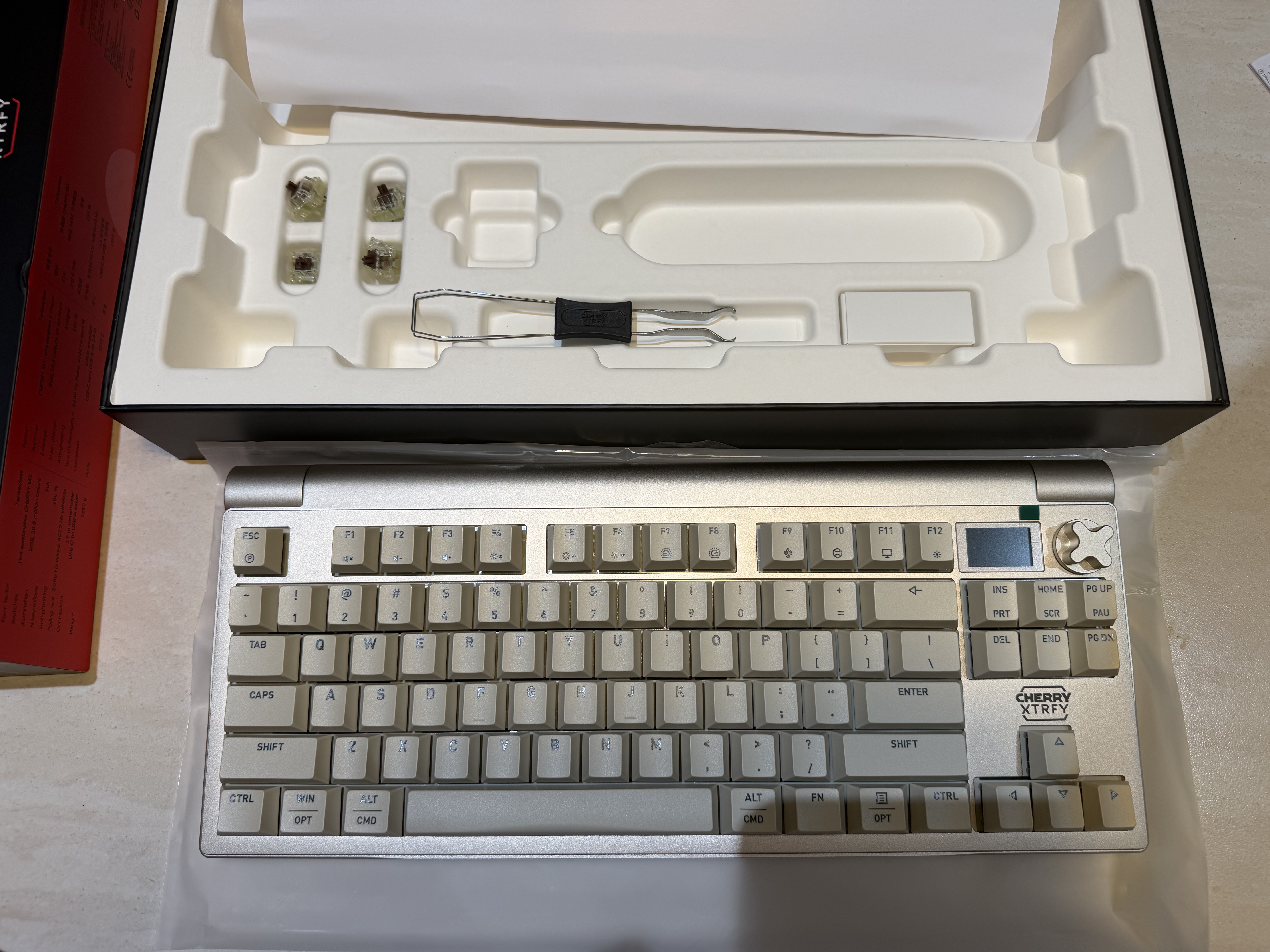 CHERRY樱桃MX8.3无线机械键盘8K回报客制化热插拔蓝牙三模84配列电竞游戏键盘无畏契约铝坨坨金色茶轴 实拍图
