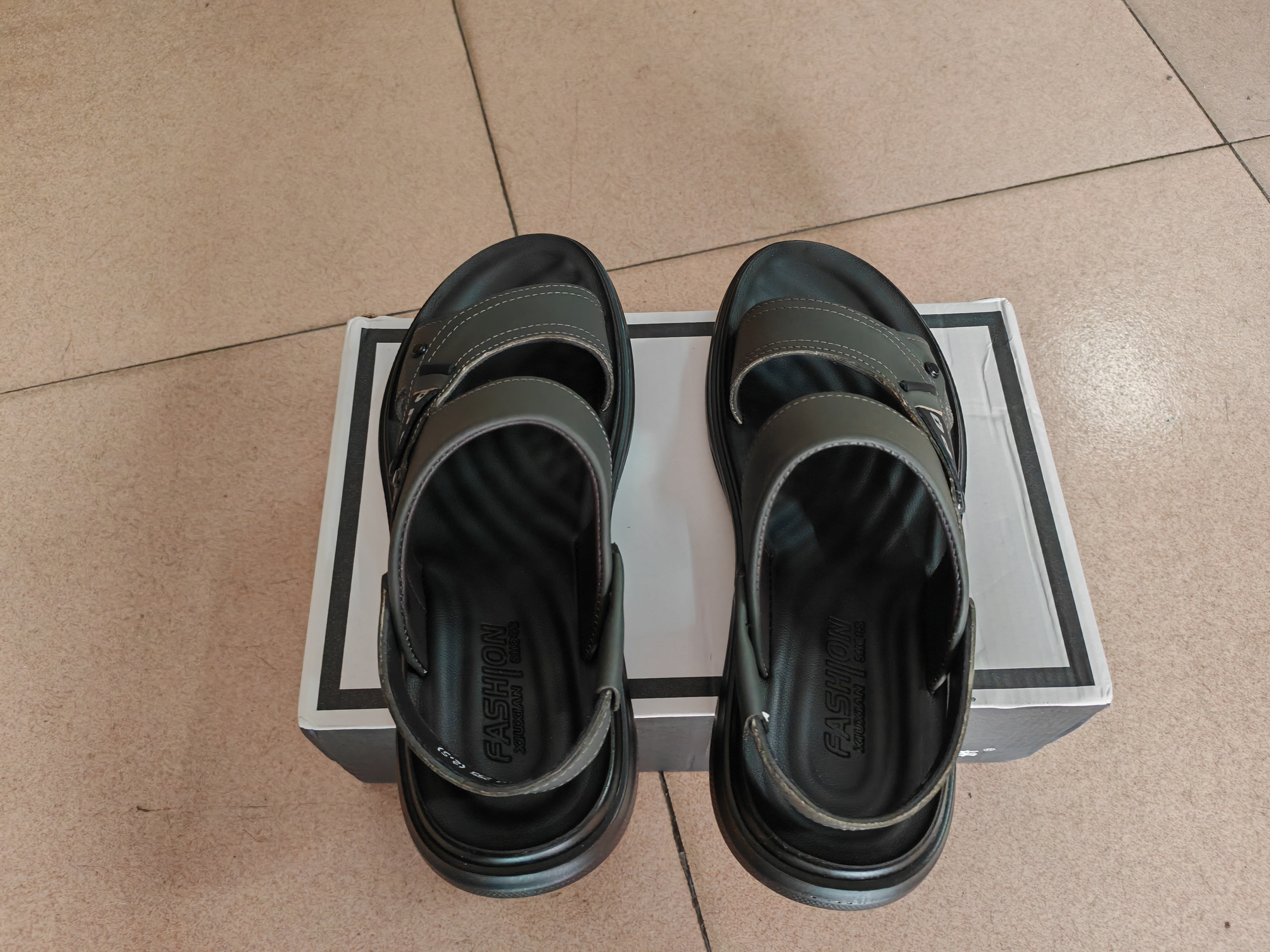老爷车（WECKER） 凉鞋男士真皮夏季新品沙滩鞋牛皮凉拖鞋浴室洗澡防滑厚底皮凉鞋 灰色 41 (255mm) 实拍图
