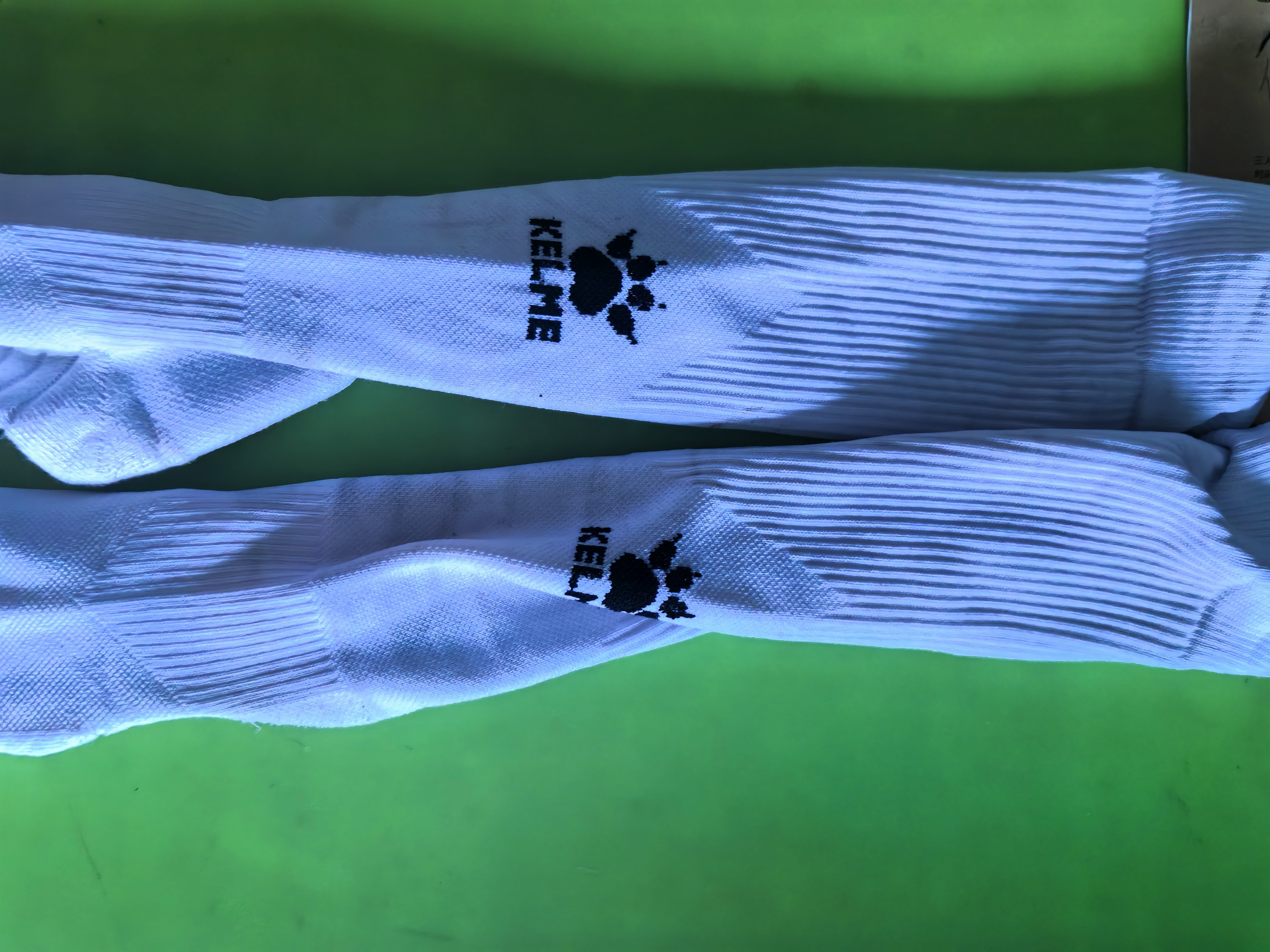 卡尔美（KELME）长筒足球袜防滑纱厚底高筒专业足球比赛训练精英运动袜 白色 S 实拍图