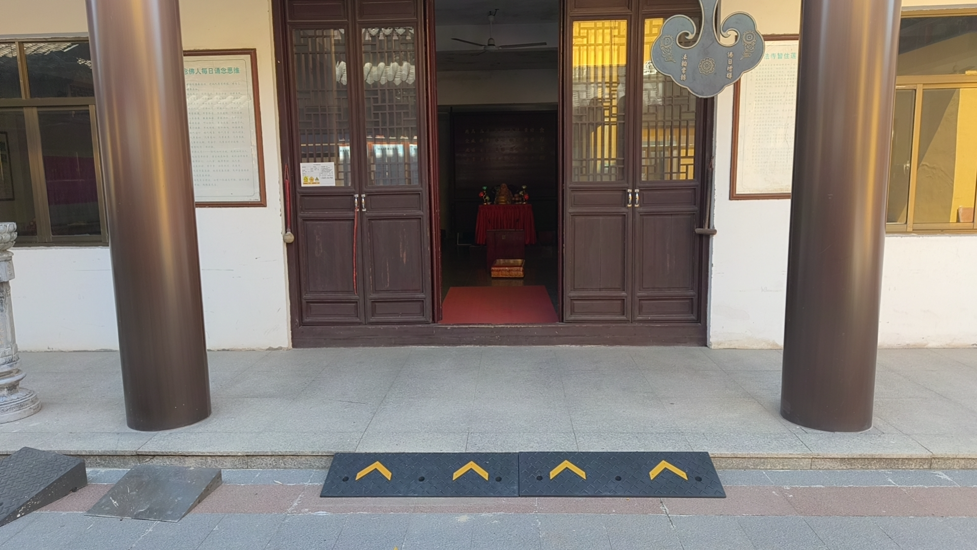 百舸 台阶斜坡垫 门槛马路牙子路沿坡 汽车爬坡上坡垫 橡塑 100*50*15 双V款 实拍图