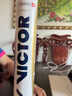 威克多（VICTOR）胜利羽毛球金黄5号1号3号鸭毛球耐打防风训练比赛用粉胜利12只装 77速-金黄1号 1筒 【12只/桶】 实拍图