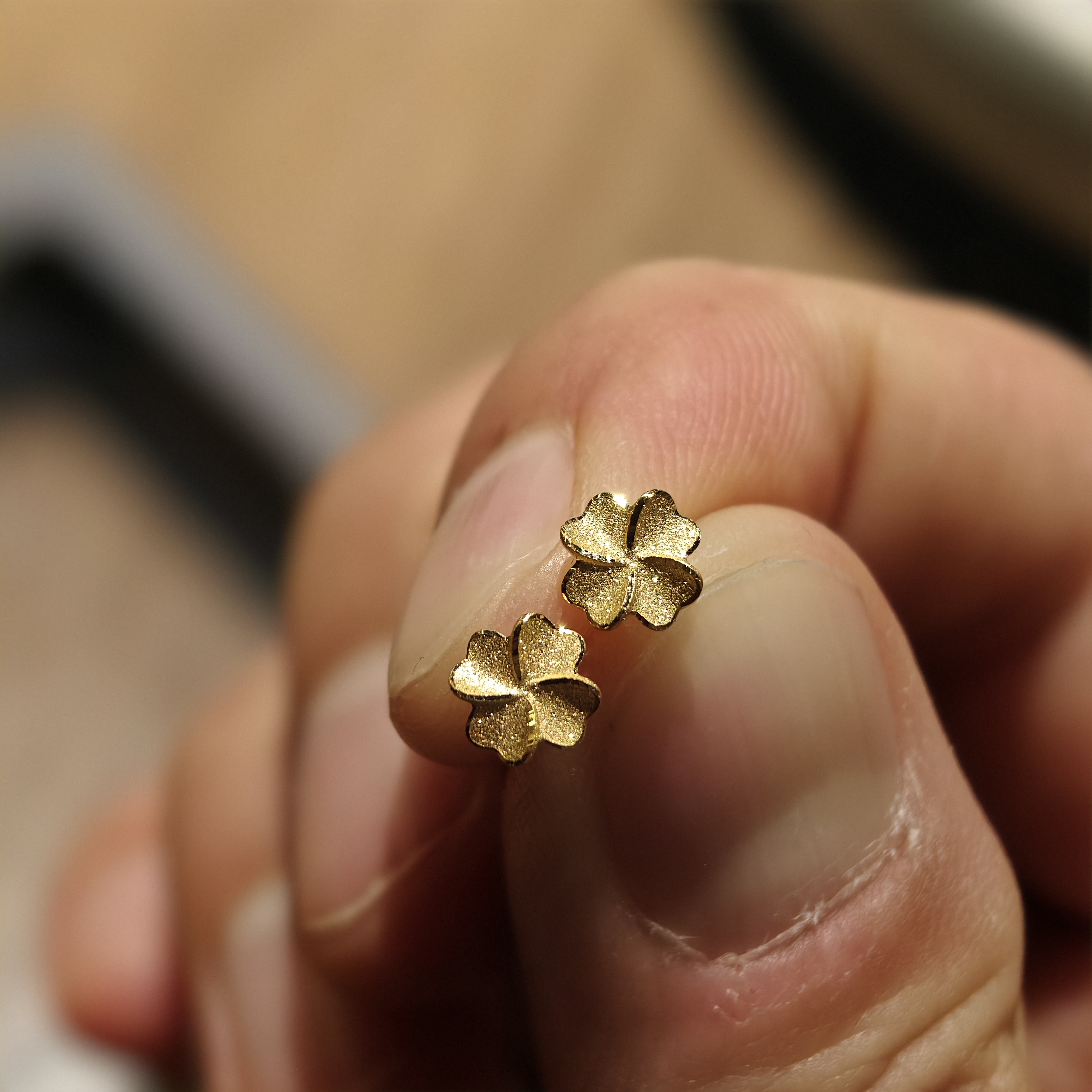 周六福幸运四叶草足金999黄金耳钉女生日礼物计价A0912975 一对 约0.97g 实拍图