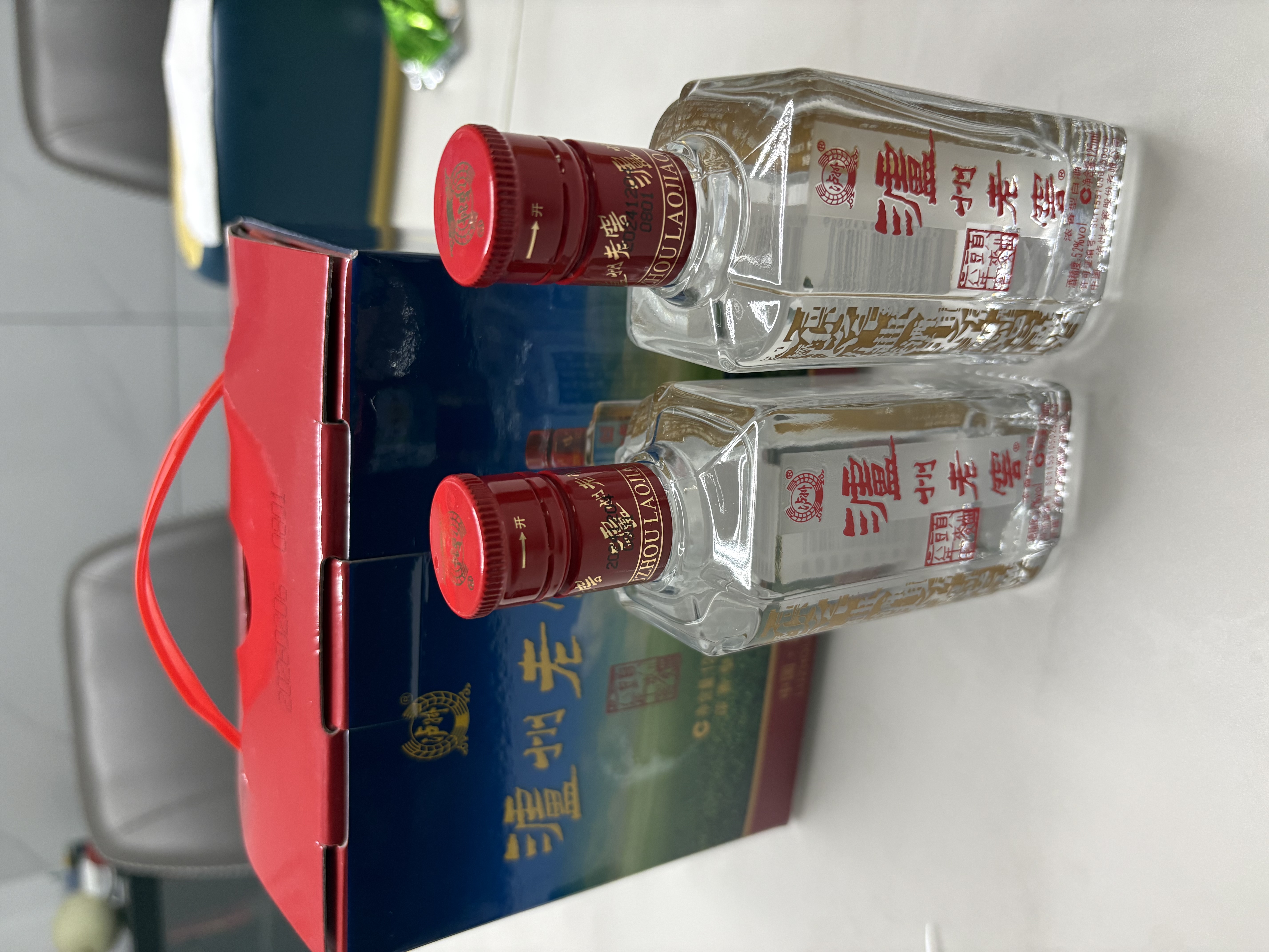 泸州老窖【官方直供】六年窖头曲酒52度125ml小酒 浓香型白酒 粮食酿造 24瓶 【整箱】 实拍图