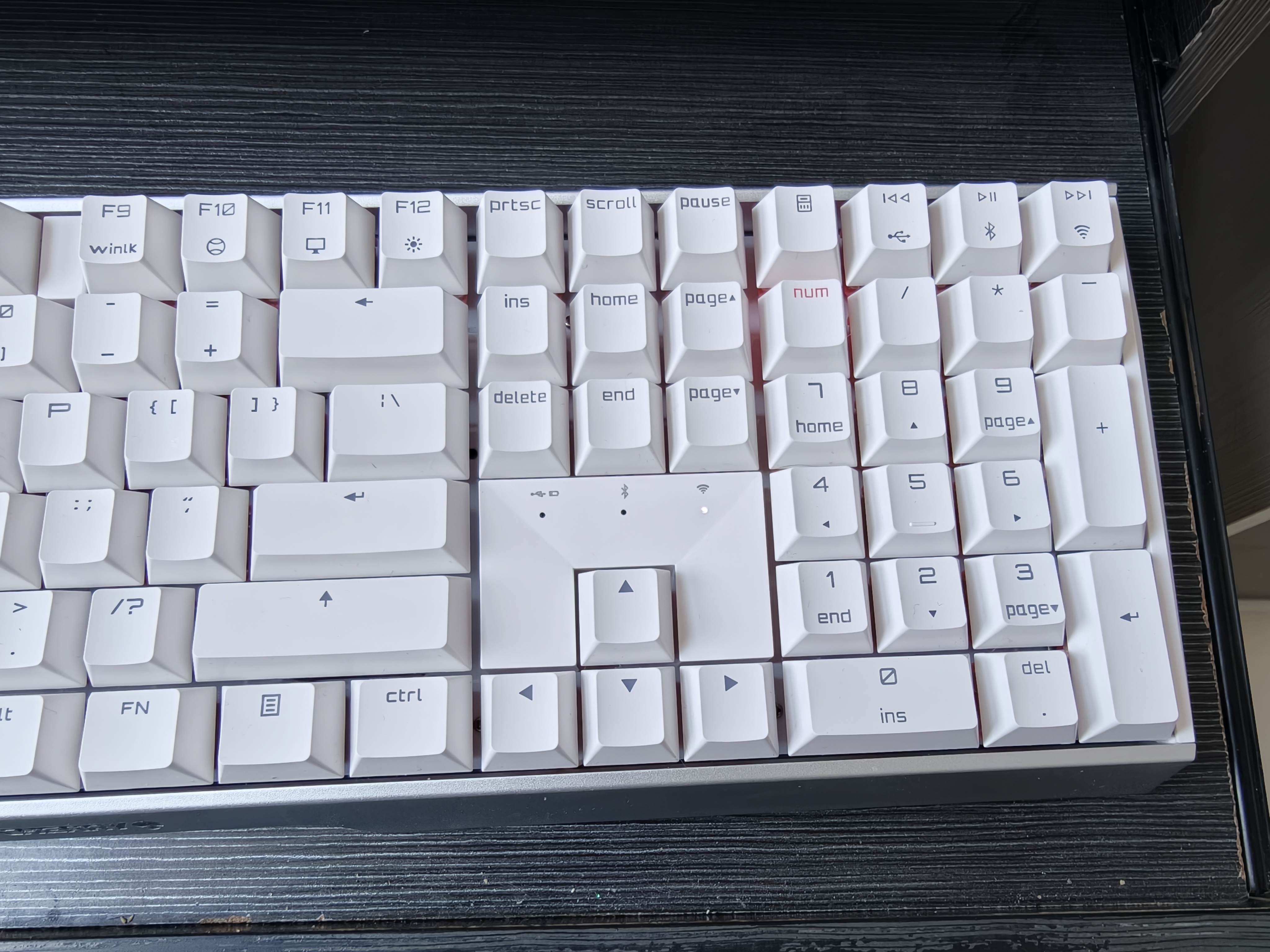 CHERRY樱桃 MX3.0S无线键盘 机械键盘游戏键盘108键 蓝牙无线三模RGB 铝合金外壳 兼容WIN/MAC 无线三模-RGB-白色樱花轴 实拍图