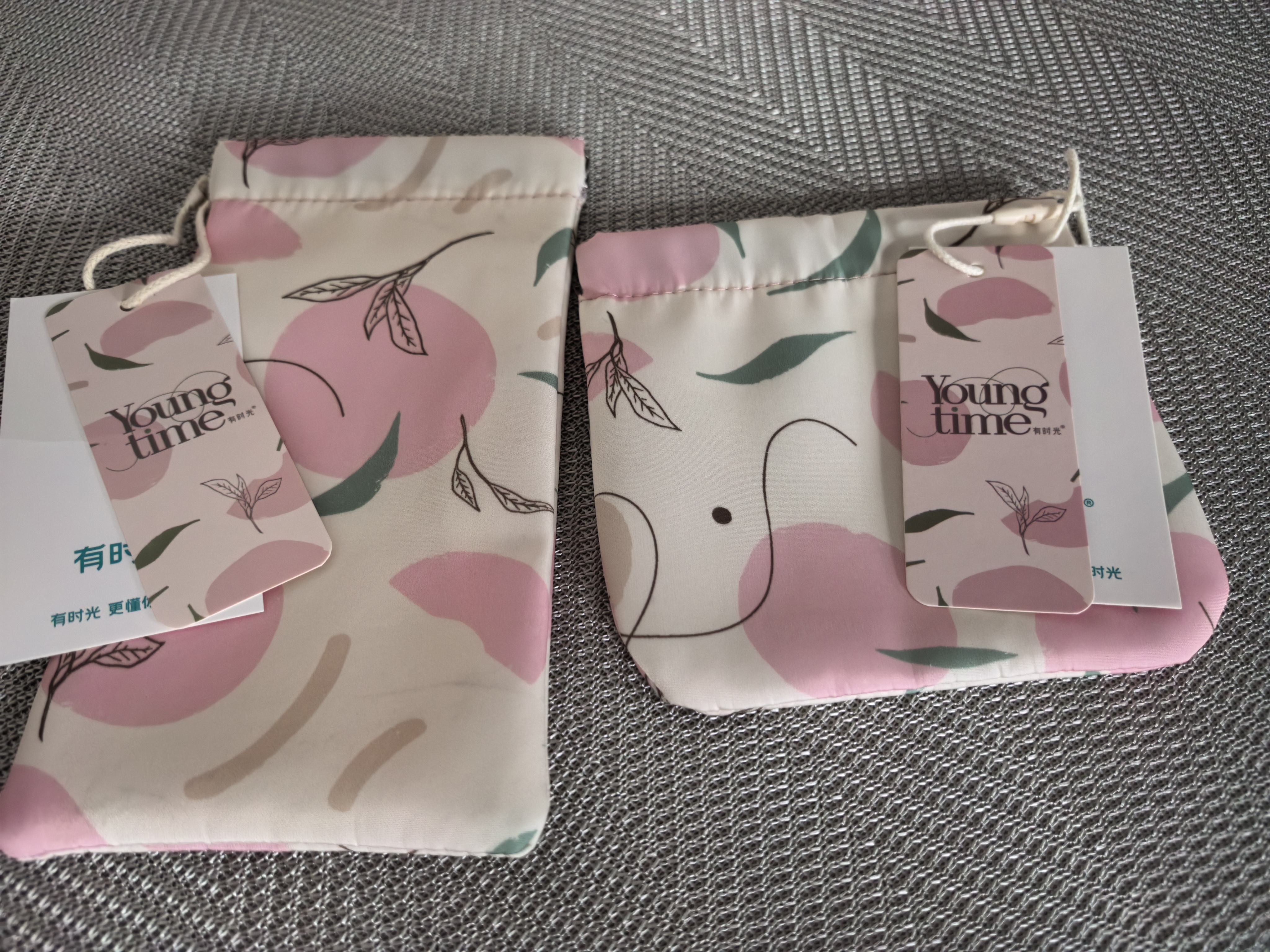 有时光数据线收纳包充电器弹片自动闭合便携耳机口红袋印花 小号 实拍图
