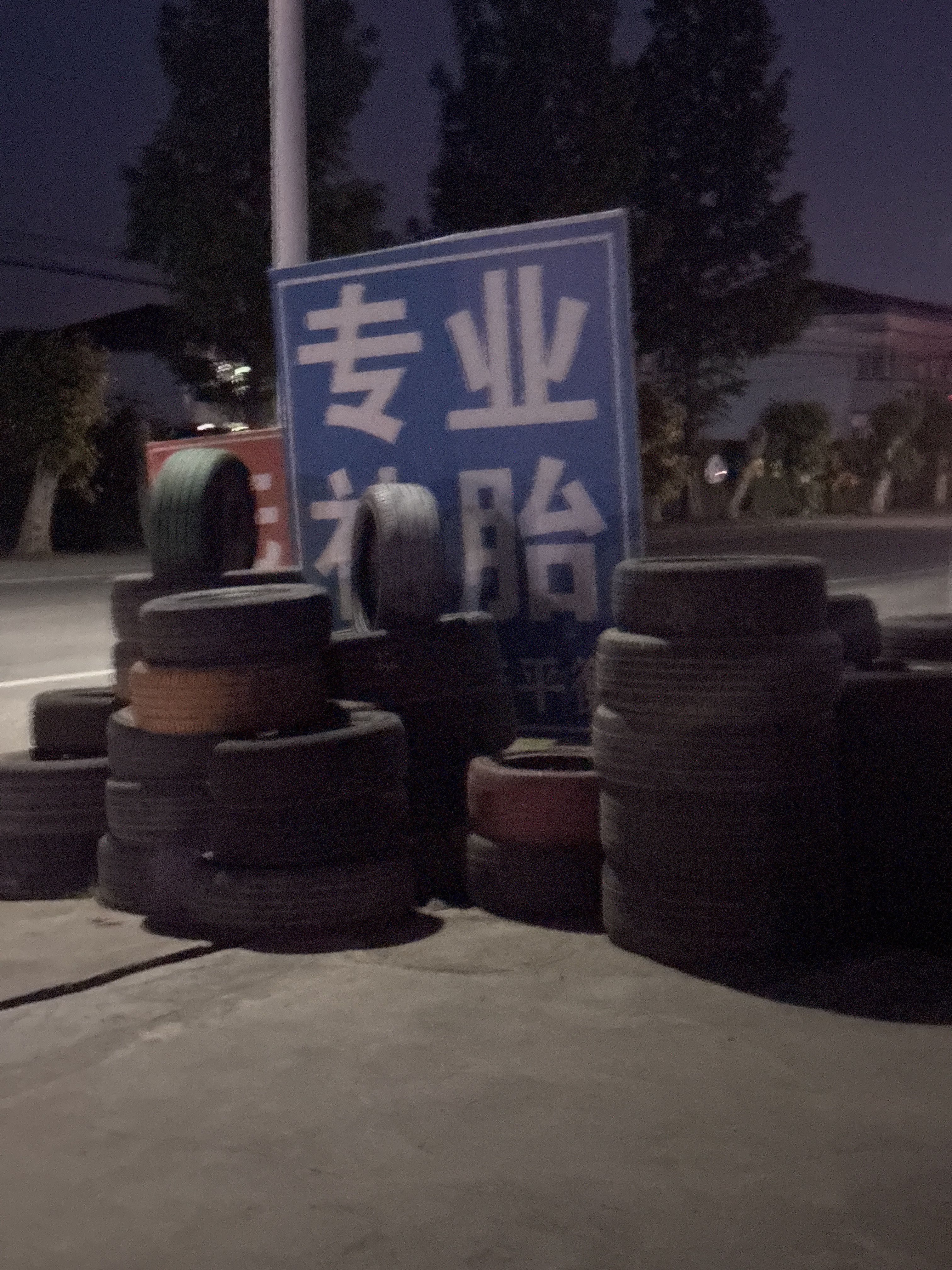 曼戈途自行车灯夜骑前灯防水手电筒强光充电式夜间骑行装备单车山地车灯 智能电显+光控（8-20h） 【全系光控感应】/暴雨级防水 实拍图