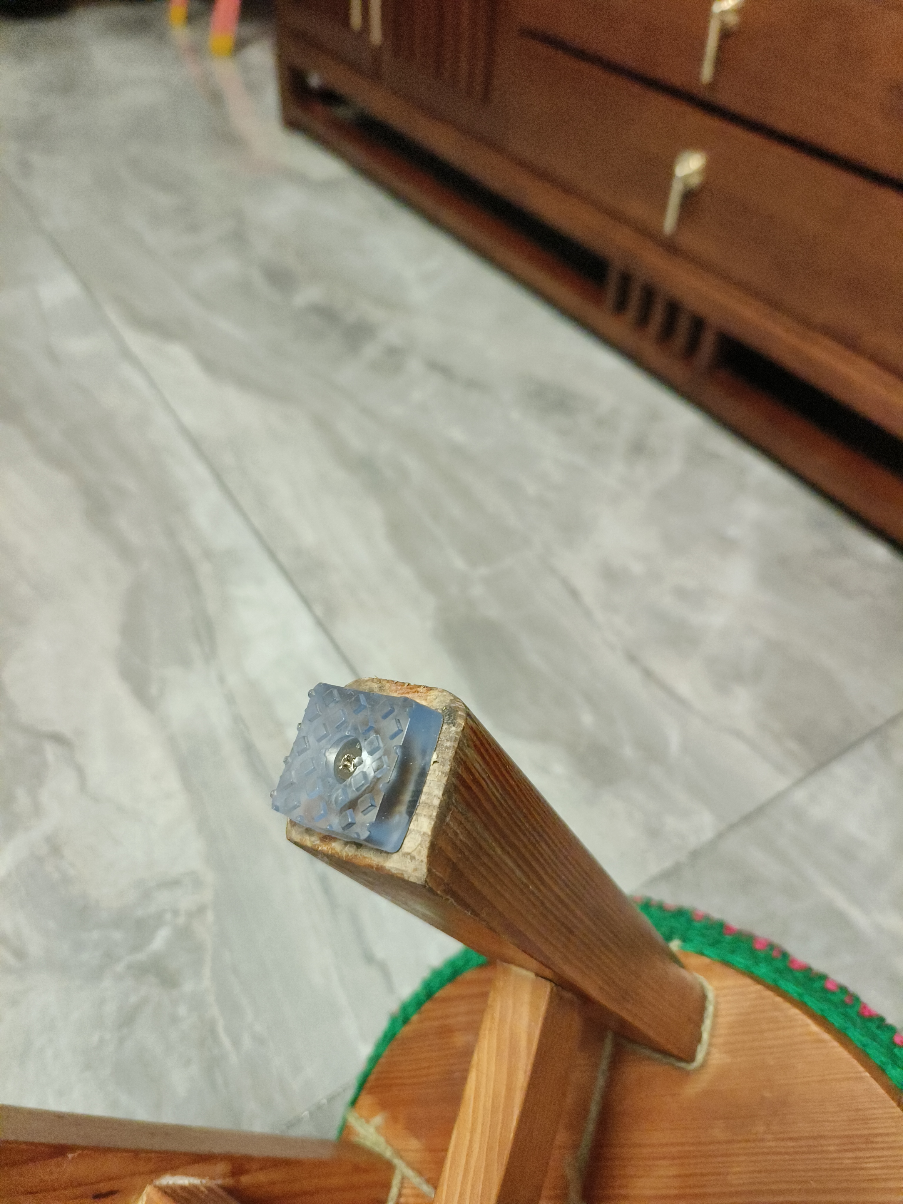 恋恋吾居 櫈子脚垫家具增高透明硅胶椅子脚垫桌椅凳子脚钉防磨耐滑保护套 30毫米正方形含螺丝(8个装) 实拍图