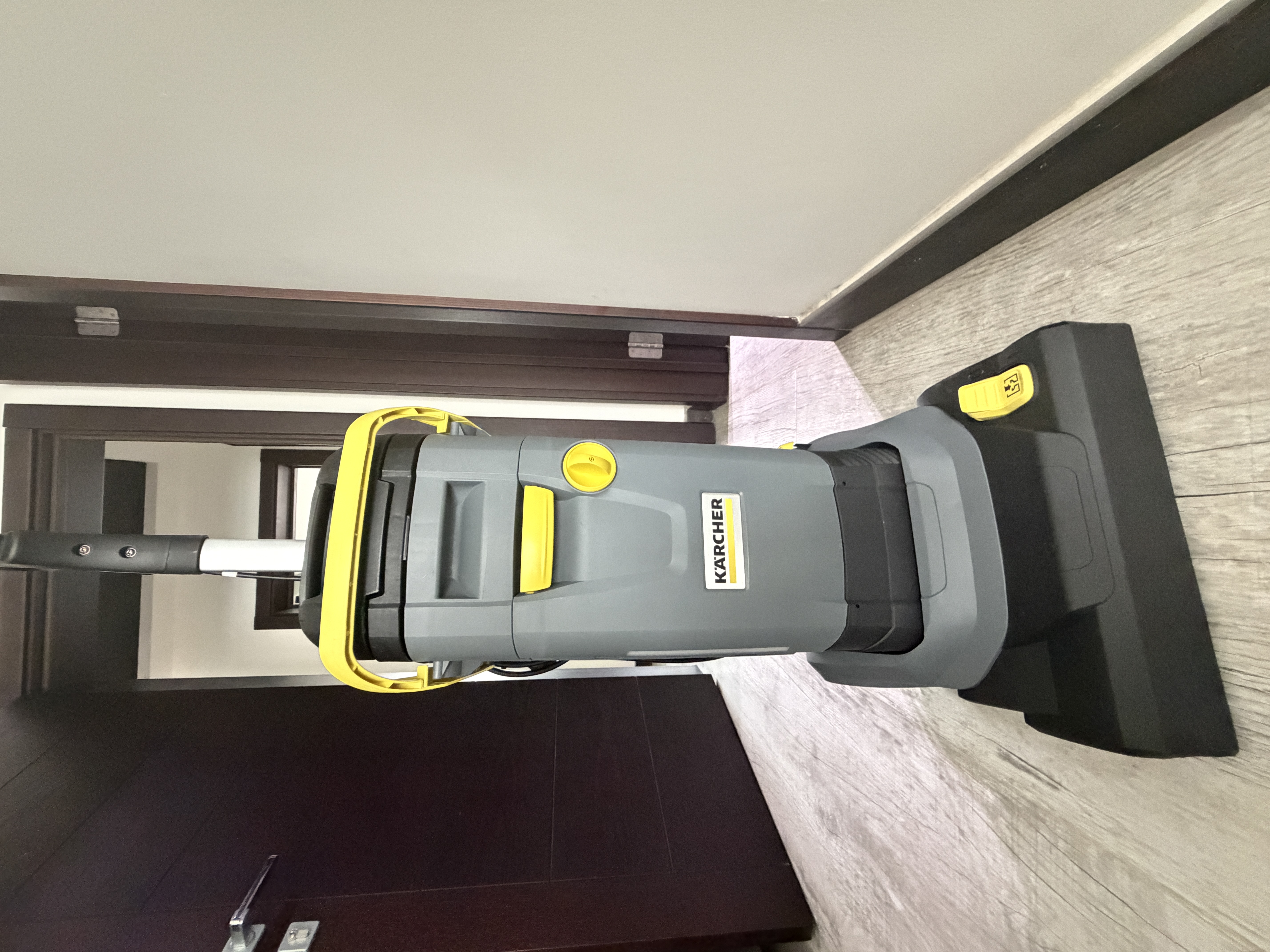 KARCHER德国卡赫 进口洗地机大面积清洁商用物业小型手推式洗拖一体扫地机 BR30/4C 实拍图