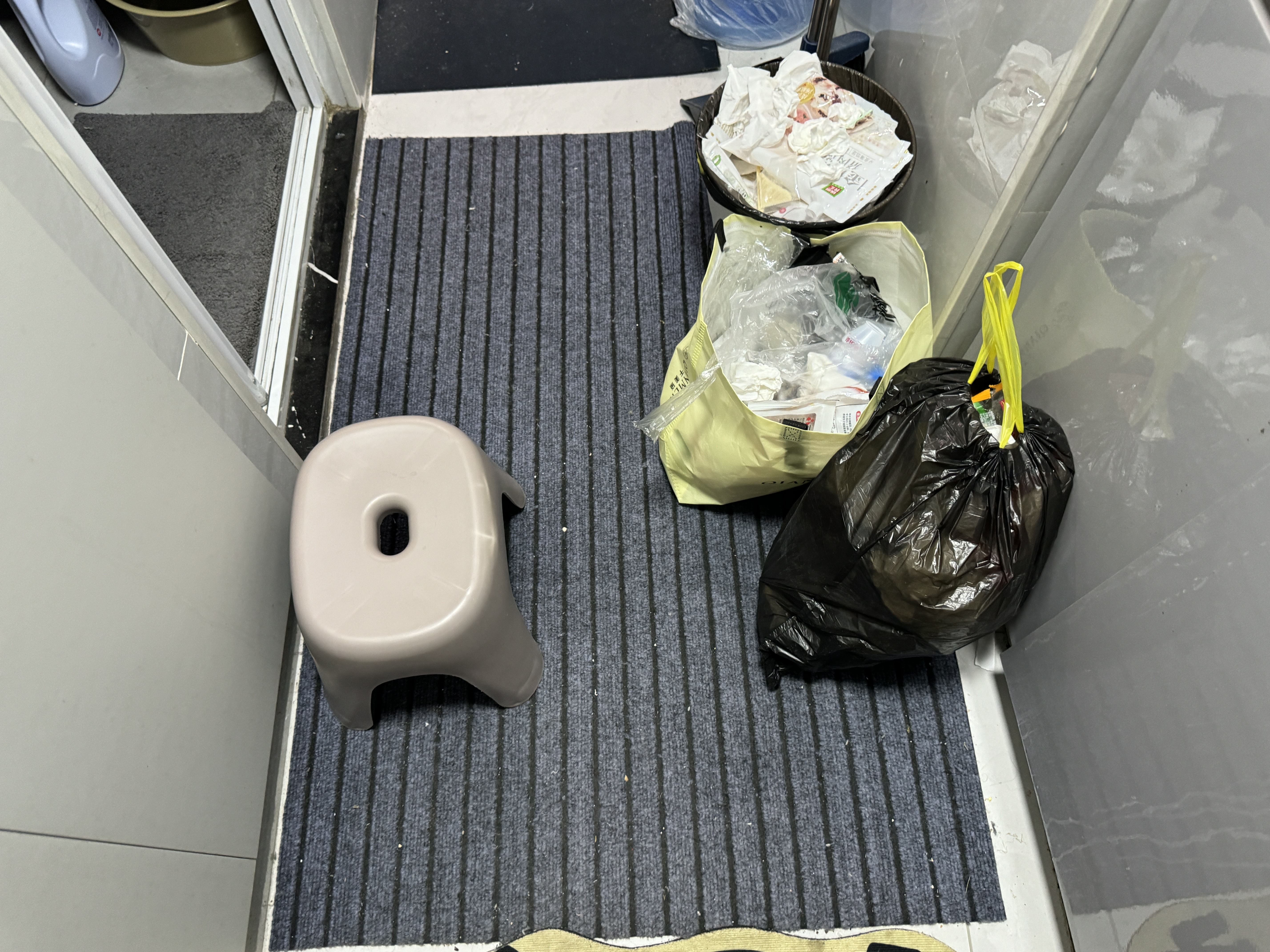 品歌地垫入户门垫进门脚垫家用可裁剪厨房防滑垫子玄关条纹地毯 七条纹-灰色【橡胶底】 80*120cm【家用入户推荐】 实拍图