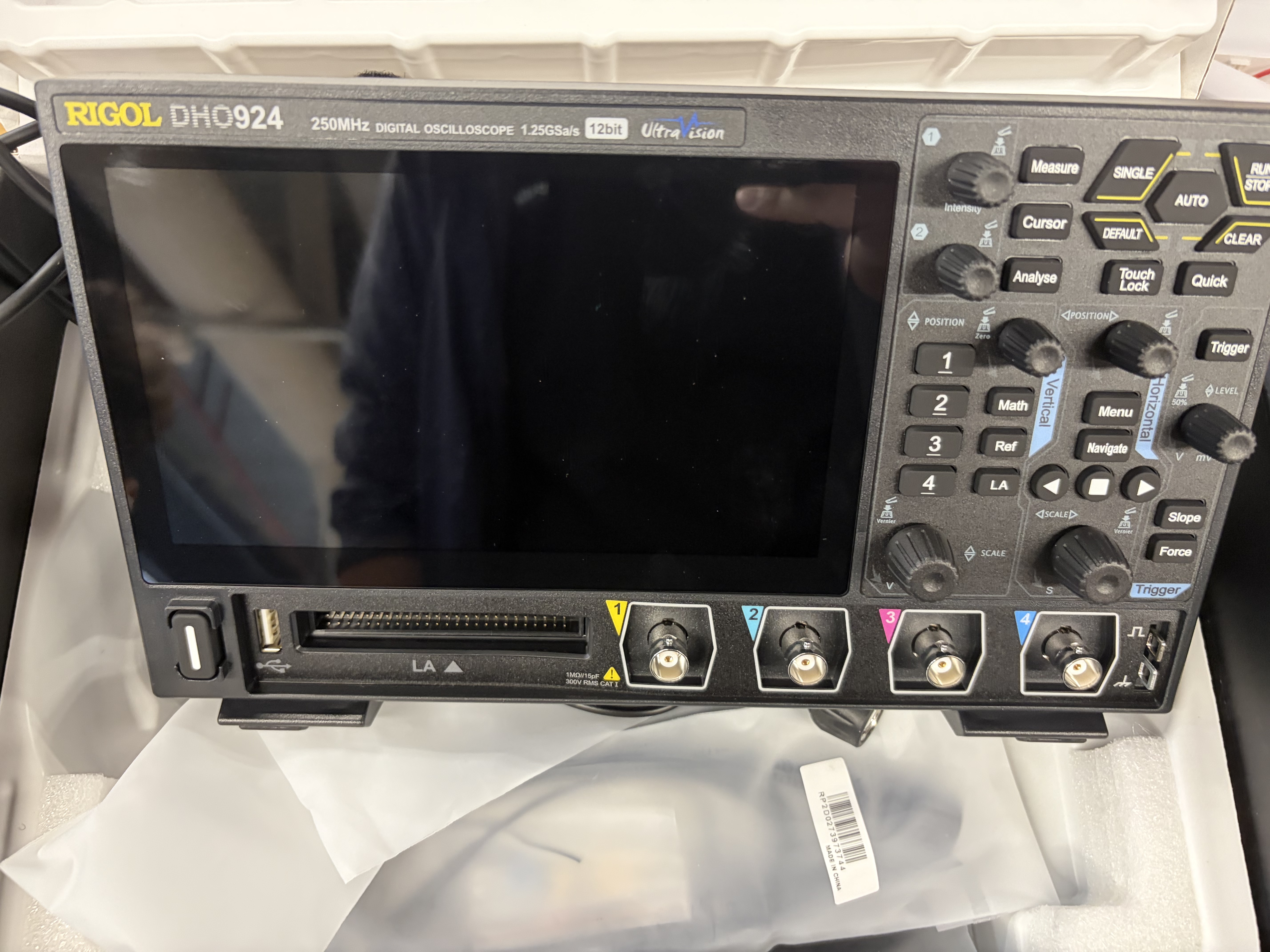 RIGOL普源 DHO924 数字示波器 250MHz 四通道12bit示波器 实拍图