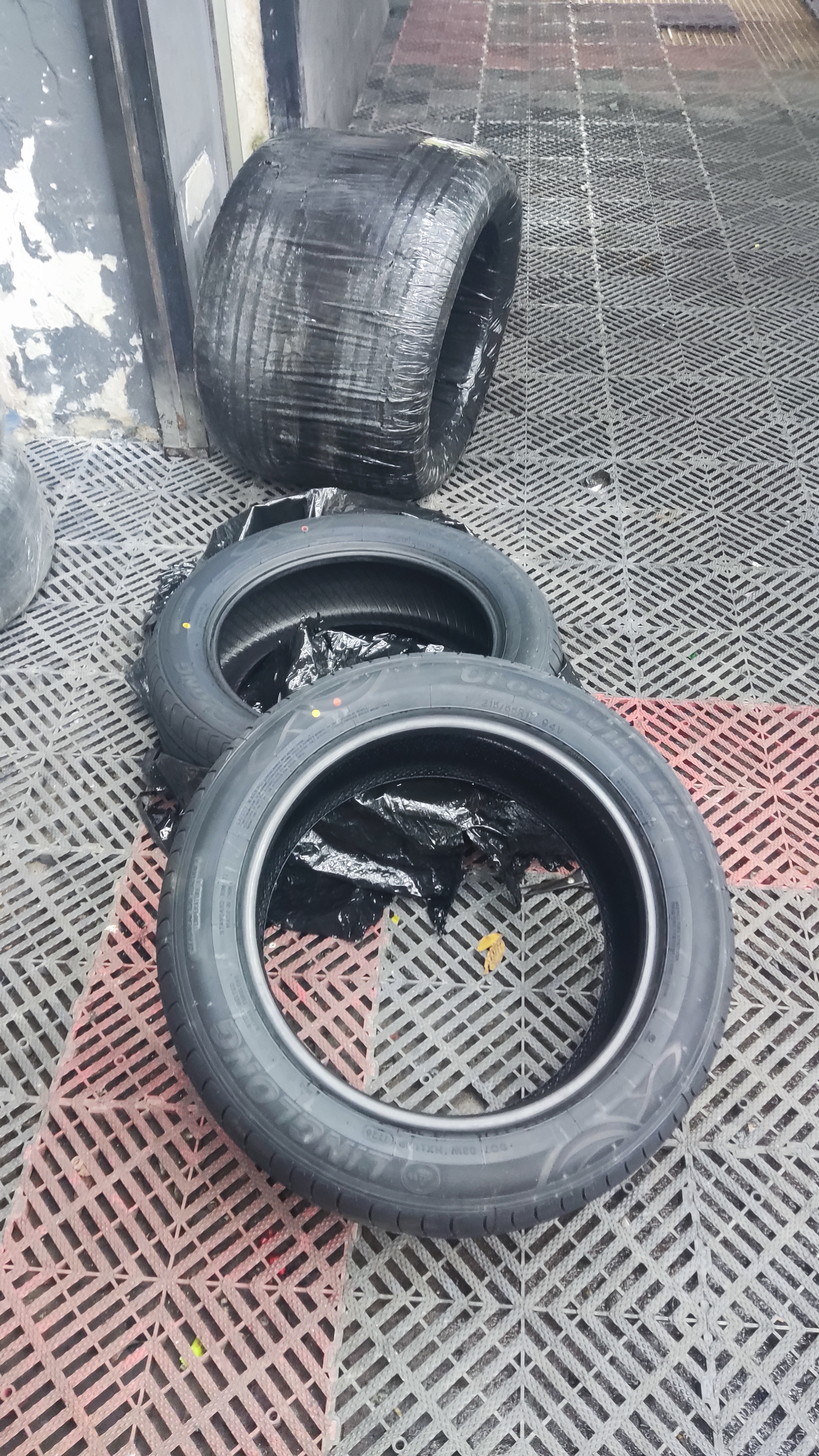 玲珑轮胎 全新汽车轮胎 17寸 215/55R17 94V HP010 实拍图