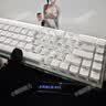 迈从（MCHOSE）Ace 68 V2磁轴键盘Gus同款RT电竞游戏低延迟60pro机械有线连接68键配列FPS双驱动无畏契约 Ace 68 超竞版 白色等高线 冰犀磁轴 实拍图