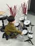 飒望【德国】架子鼓家用练习初学者入门3-10岁男女孩儿童玩具生日礼物 【黑色大号】5鼓带地通鼓耐用鼓膜+凳子 儿童玩具乐器架子鼓六一儿童节生日礼物 实拍图