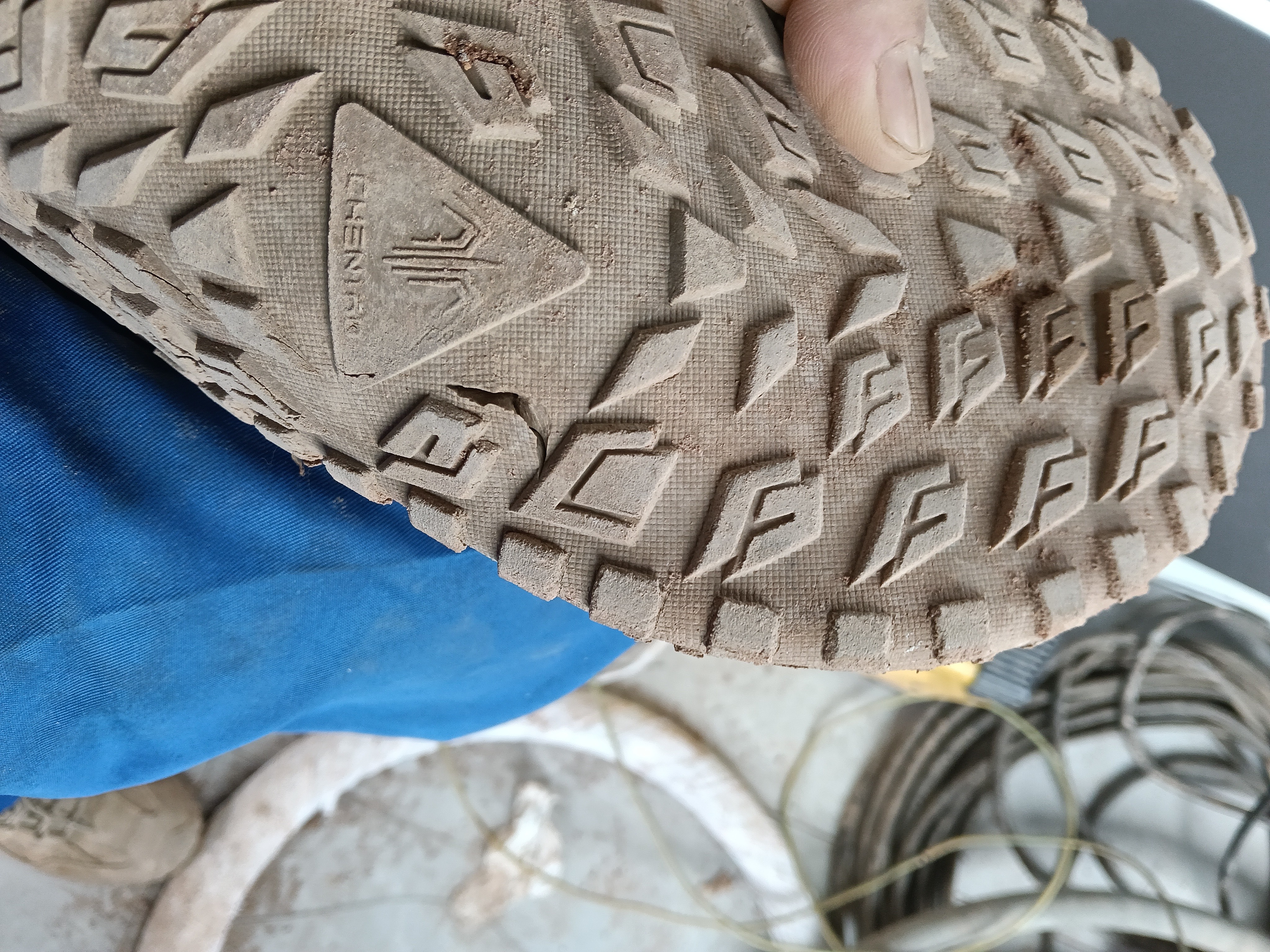 赤诚鸟劳保鞋男防砸防刺穿塑包头绝缘鞋电工软底轻便夏季透气工地耐磨安全工作鞋 2326沙色 45  实拍图