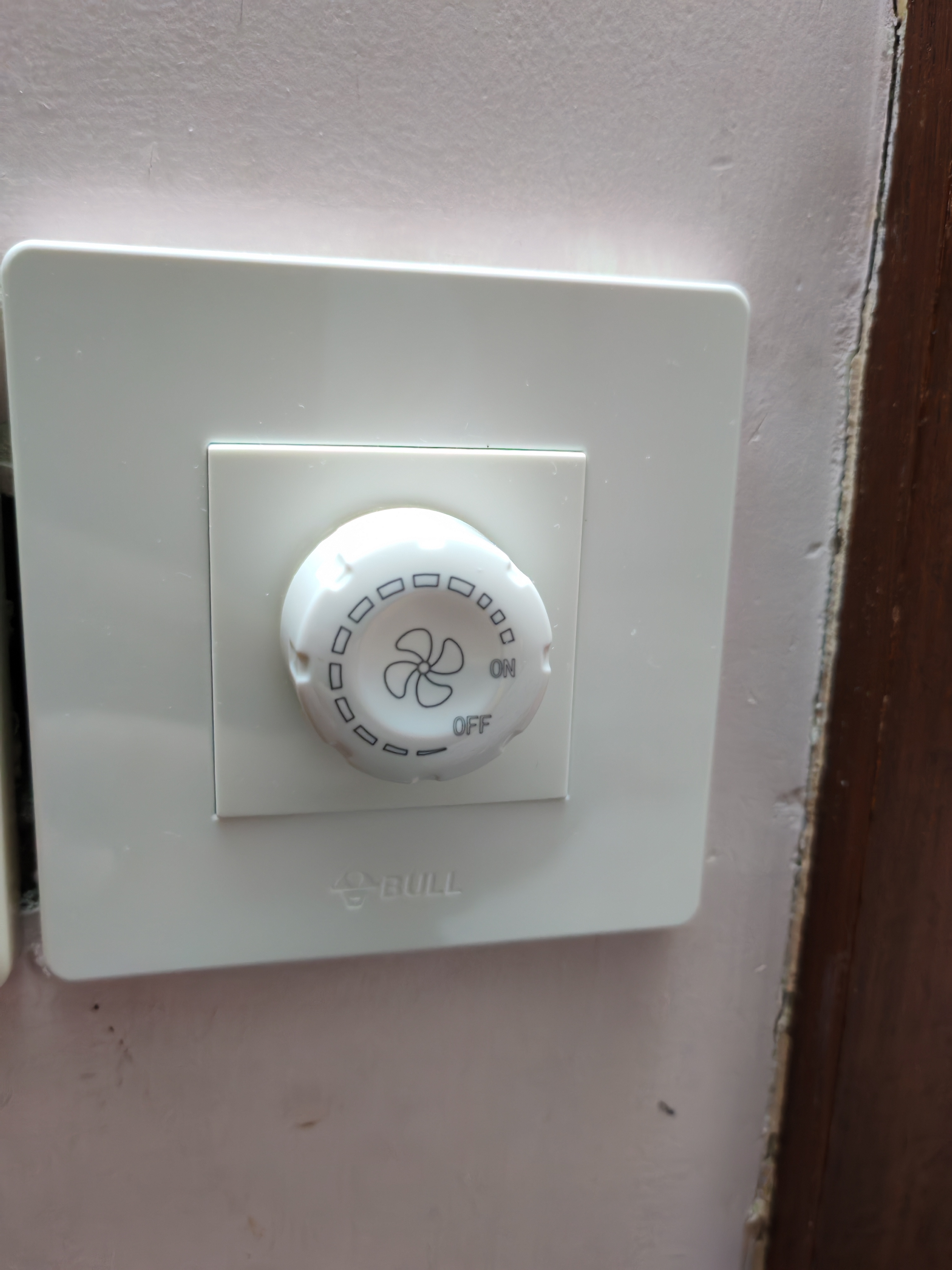 公牛（BULL）明装风扇调速器控制器 220V 吊扇调速开关通用电风扇调速面板 暗装调速(G07白) 开关 实拍图