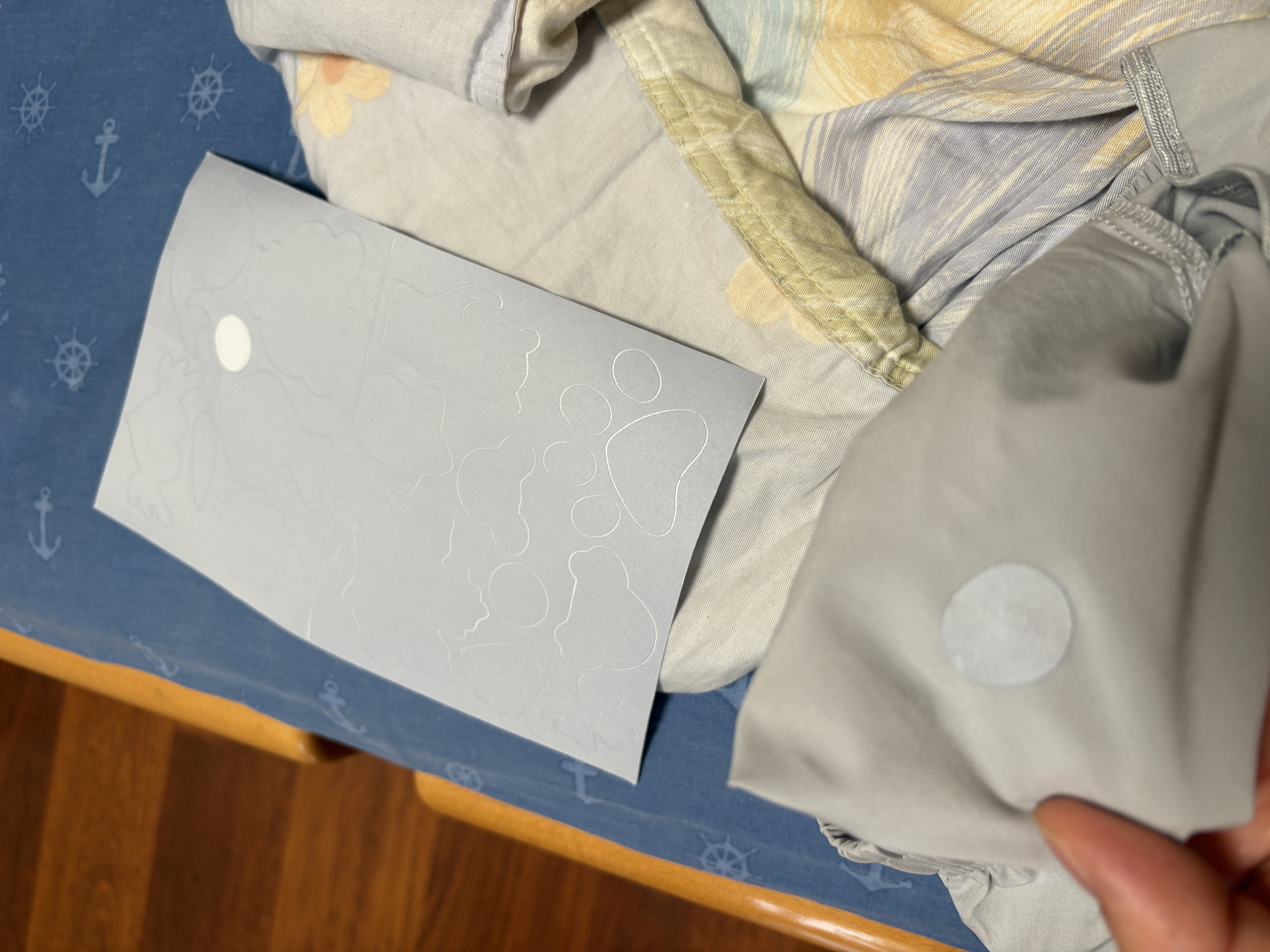 秉优自粘羽绒服补丁贴8片装 无痕修补贴衣服雨衣破洞贴修复贴魔术贴 实拍图