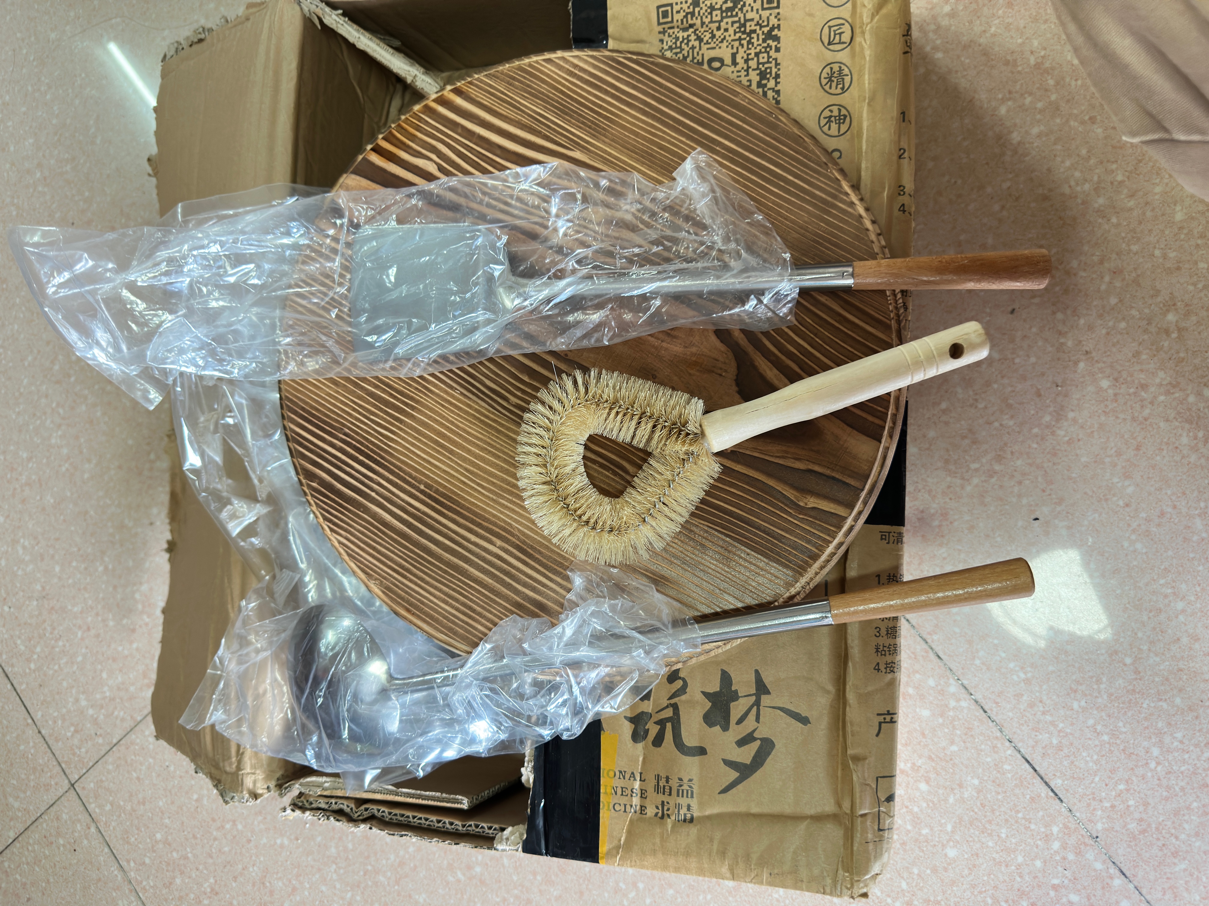 韦大锤手工铁锅家用炒锅炒菜锅传统老式无涂层不粘锅厨师大炒勺锅具 锤打鱼鳞款36cm 木盖+勺+铲+刷 36cm 实拍图