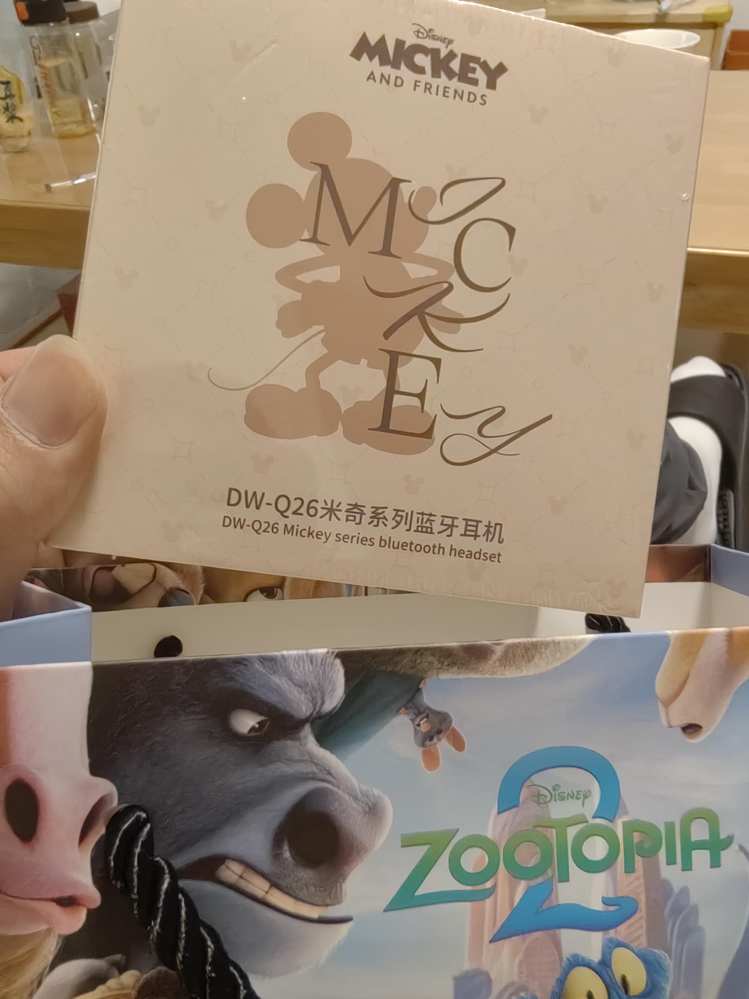 迪士尼（Disney）AI实时翻译蓝牙耳机耳夹式高颜值化妆镜出游高颜值女生闺蜜生日礼物适用于苹果 DW-Q26米奇 实拍图