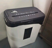 得力碎纸机4级保密单次6张5分钟连碎小型家用办公文件粉碎机15L容量 快速碎纸 9939N 实拍图