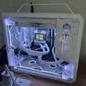 方糖机械大师  酷方 C28脉冲 兼容 MATX/ITX主板机箱  240水冷/仅支持SFX/L电源， 风冷散热/支持ATX14cm电源 极地白 官方标配 实拍图