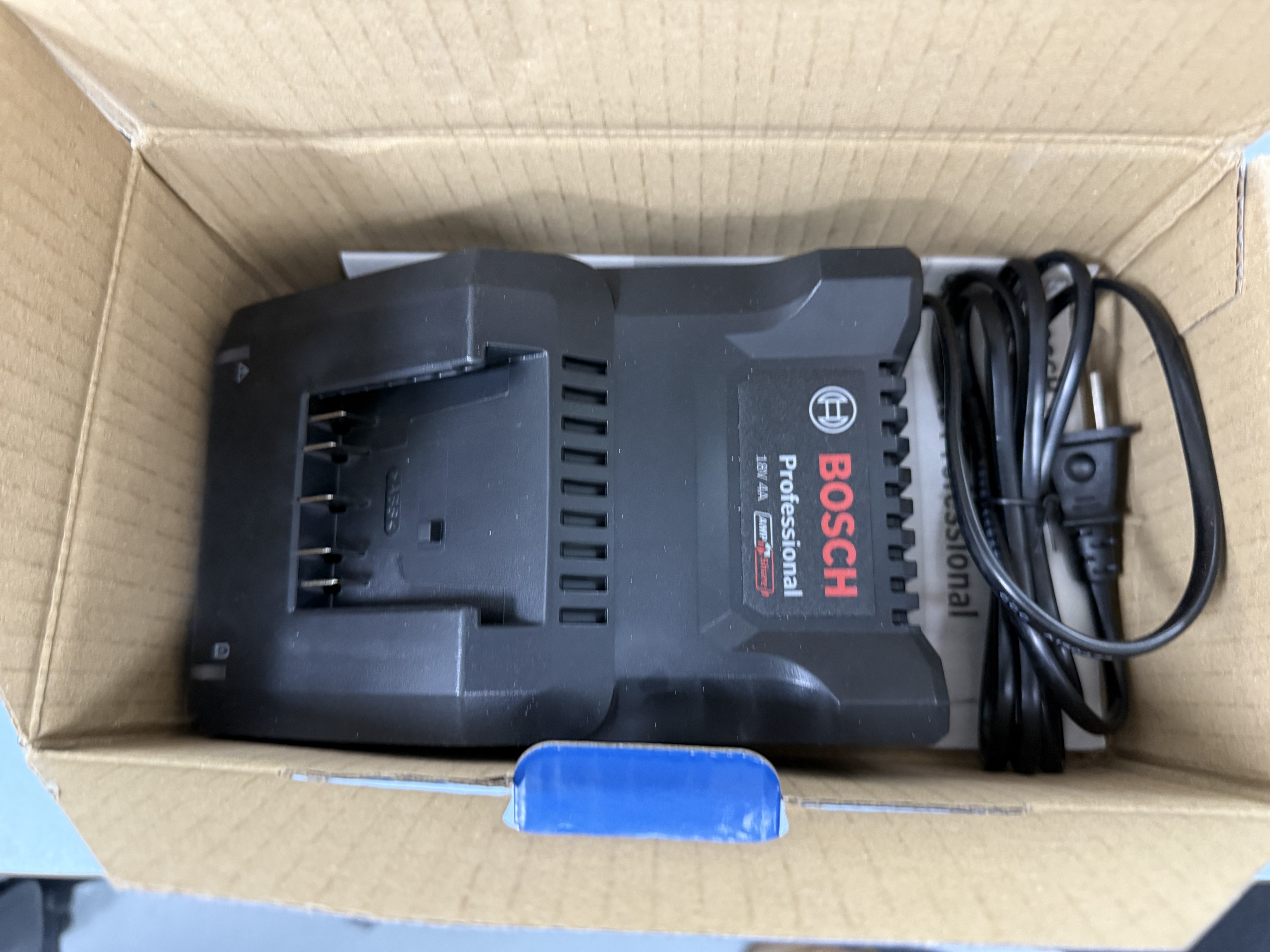 博世（BOSCH）18V锂电池快速充电器 GAL 18V-40 实拍图