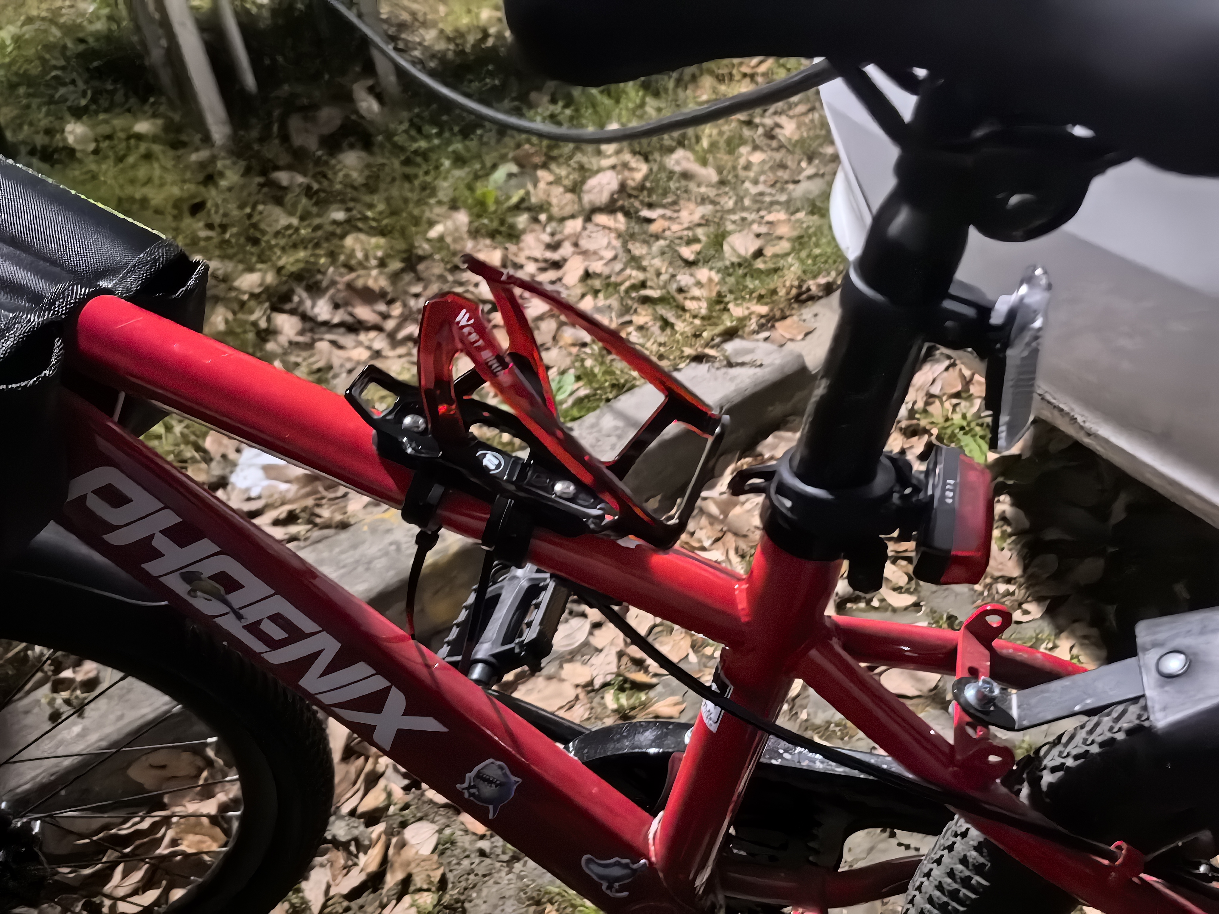 西骑者（WestBiking）自行车水壶架转换座山地车免打孔水杯架固定架单车通用装备 黑色+黑红水壶架 实拍图