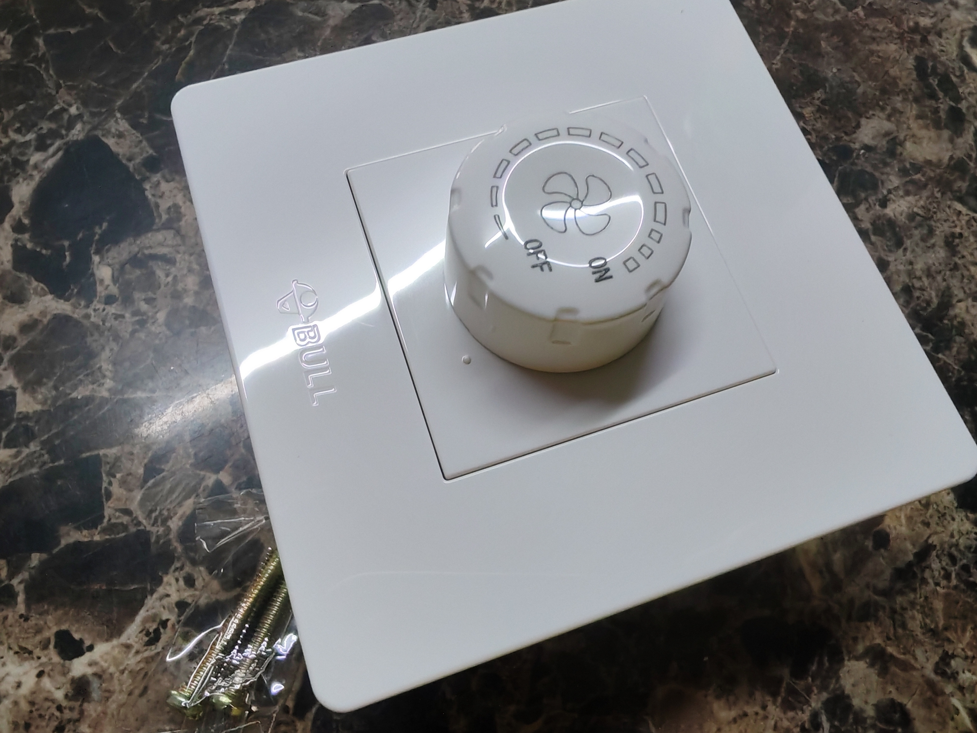 公牛（BULL）明装风扇调速器控制器 220V 吊扇调速开关通用电风扇调速面板 暗装调速(G07白) 开关 实拍图