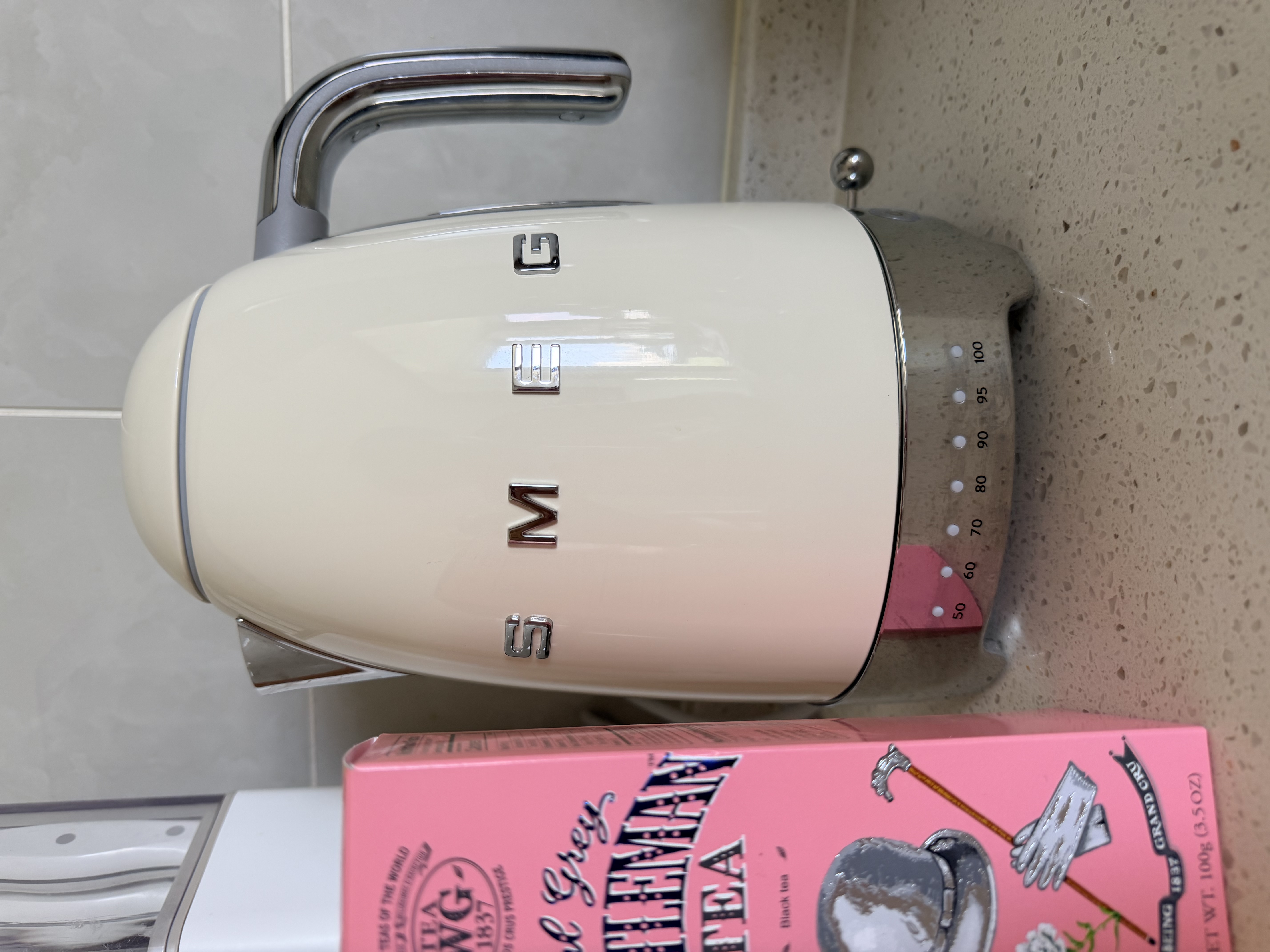SMEG/斯麦格复古电热水壶KLF04烧水养生壶大容量家用不锈钢恒温泡茶咖啡自动断电保温生日乔迁新婚礼物 1.7L 奶白色 实拍图