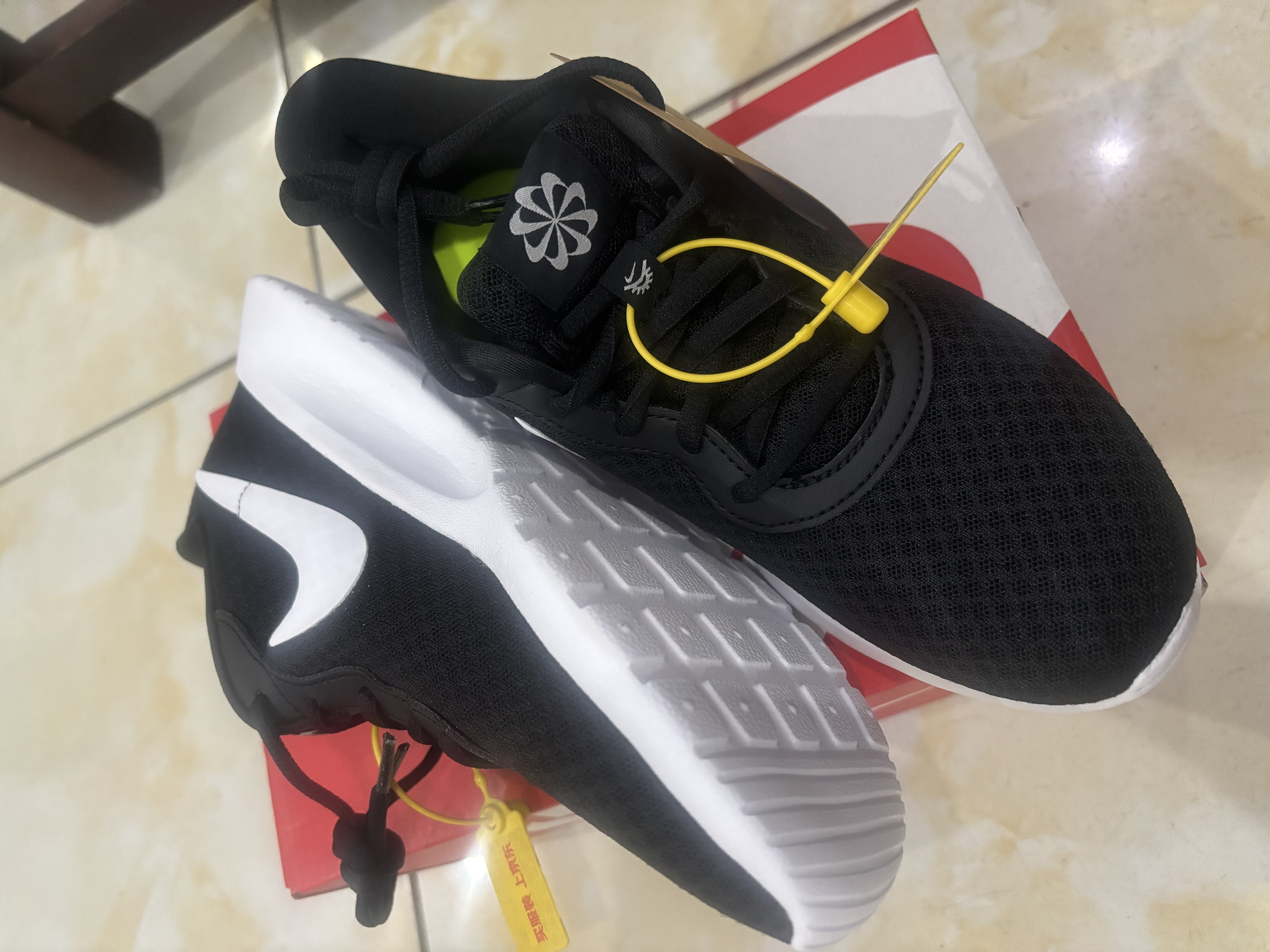 耐克NIKE女子休闲鞋 NIKE TANJUN FLYEASE 运动鞋DV7786-001黑白 37.5 实拍图