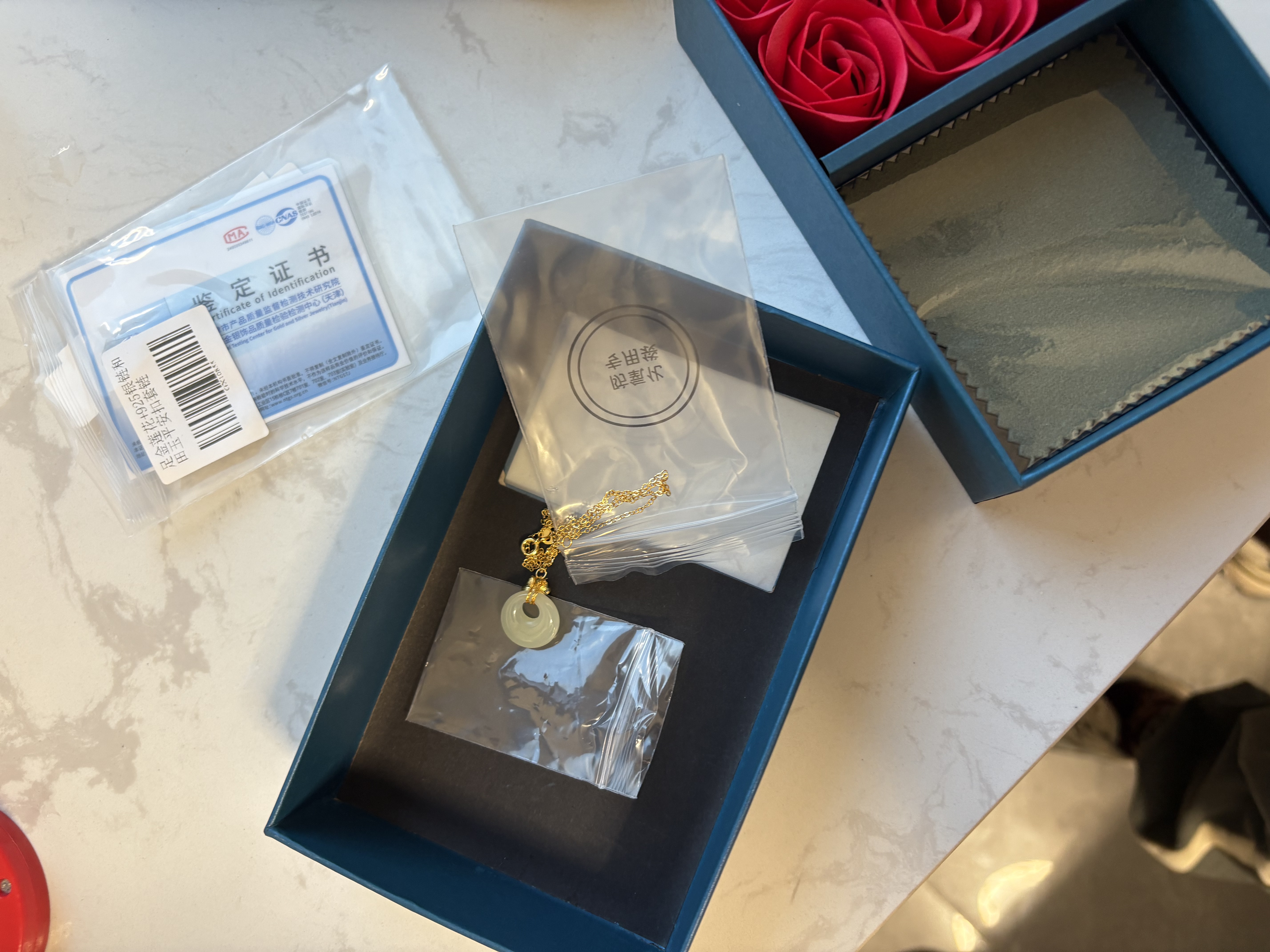 中国黄金（CHINA GOLD）平安扣黄金项链女和田玉吊坠七夕情人节礼物送老婆女友妈妈生日 足金莲花和田玉套链【赠银镀金链】+证书礼盒 实拍图