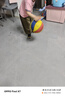 361°篮球儿童中小学生训练室内外耐磨5号橡胶玩具篮球赠打气筒 红黄蓝 实拍图