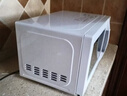 美的（Midea）变频家用微波炉  经典双旋钮 360°转盘加热  智能解冻 五档火力18L容量213B升级款（M13J） 实拍图