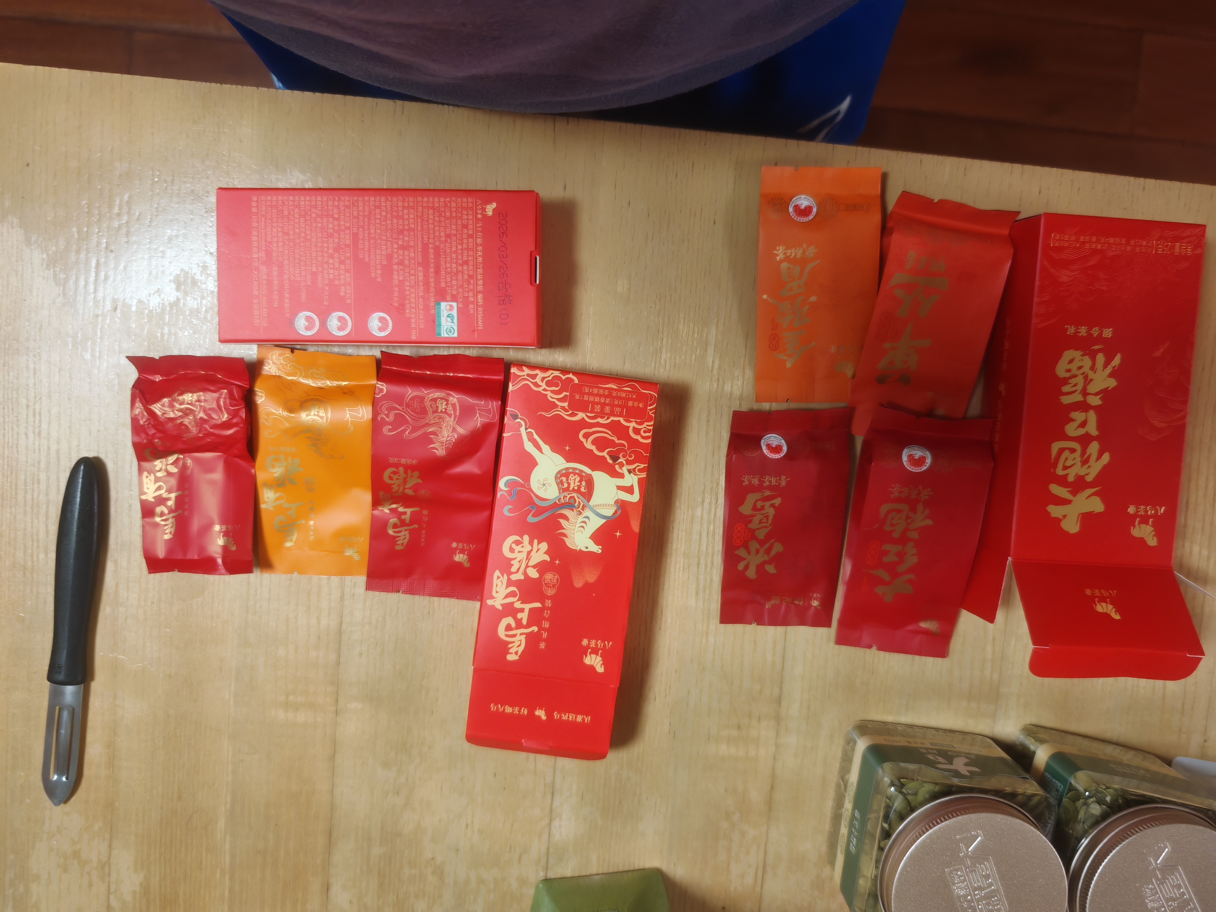八马茶业 组合茶叶礼盒 红茶金骏眉/大红袍/肉桂/铁观音/白茶/冰岛普洱 【金骏眉/大红袍/铁观音】共38g 实拍图