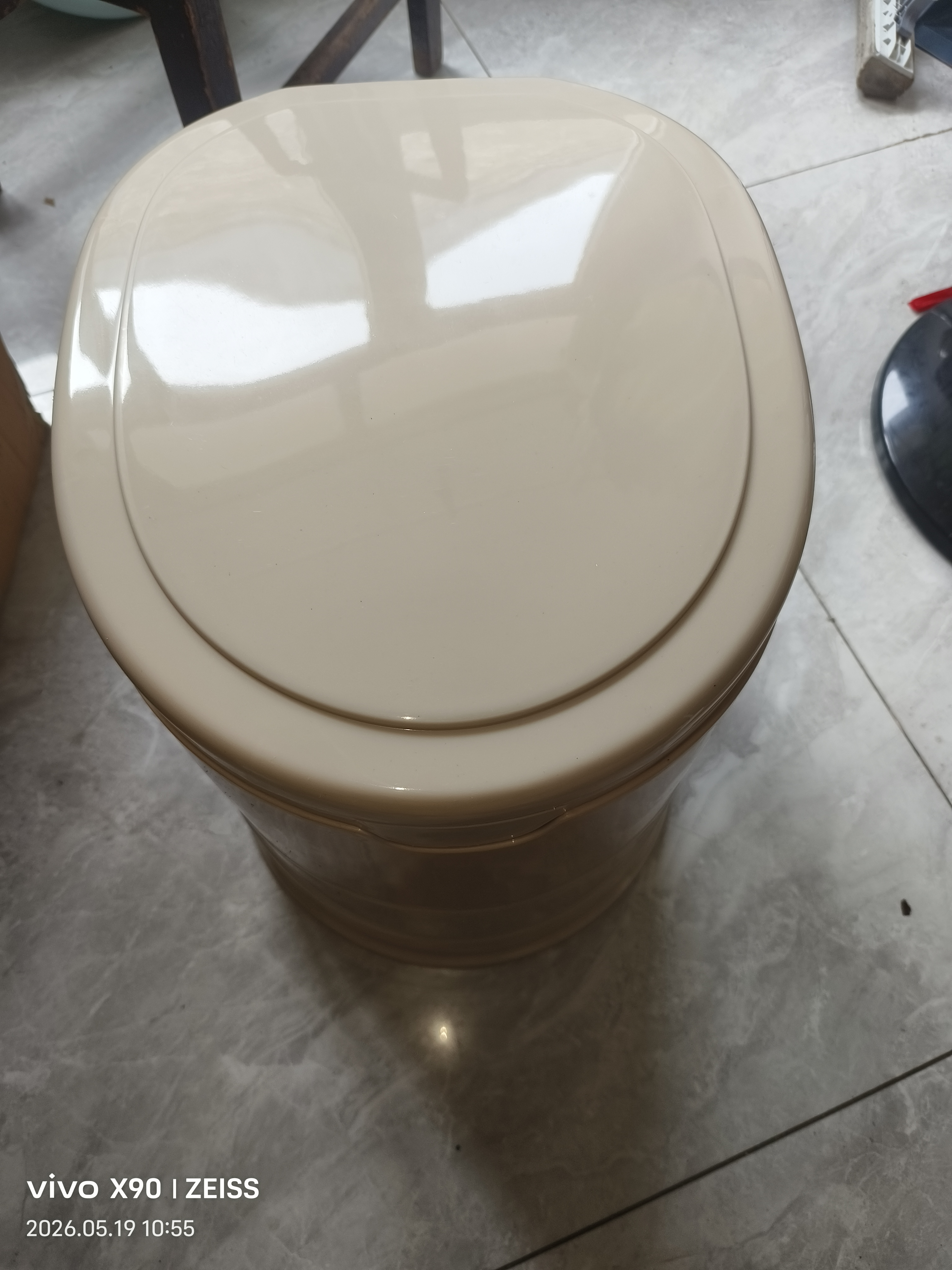固立特移动马桶老年人坐便器孕妇尿桶简易移动便携式成人塑料卧室坐便椅 米色房间用 【封底双提手内桶】 实拍图