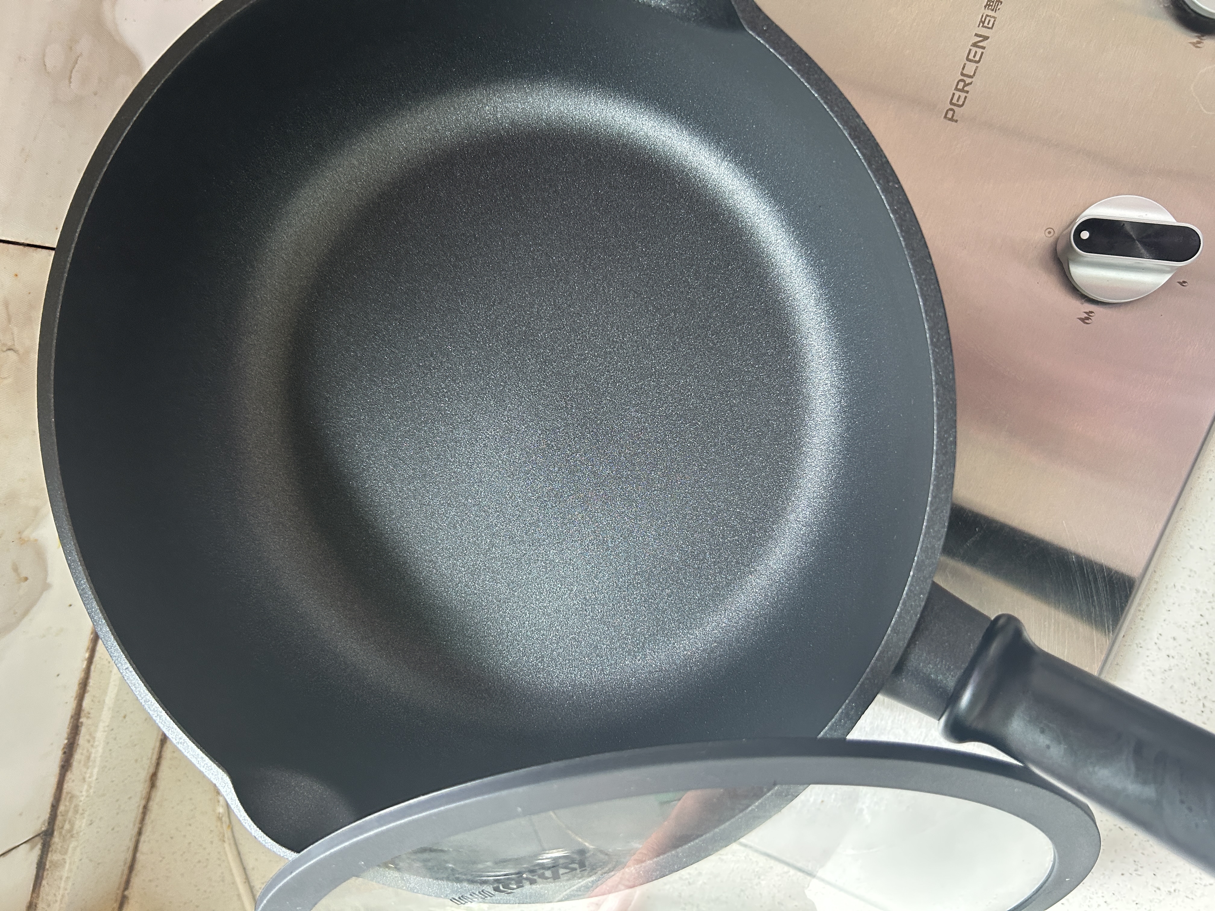 帅帅蘑趣聚油款升级款炒锅深煎锅不粘锅 内外不粘不挑灶具 28cm 聚油（硅胶盖） 实拍图